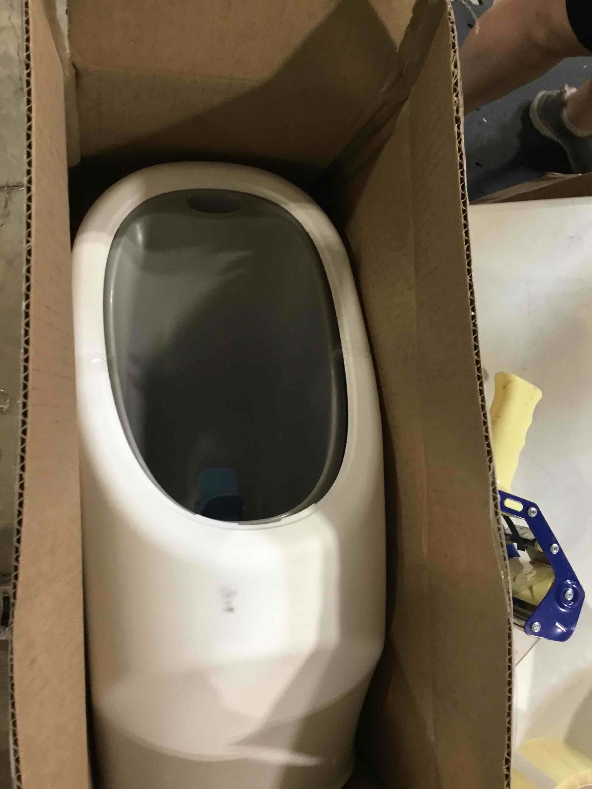 https://s3.amazonaws.com/lotting-images-prod/bidfta/YEL6787020_1722867591206.jpeg