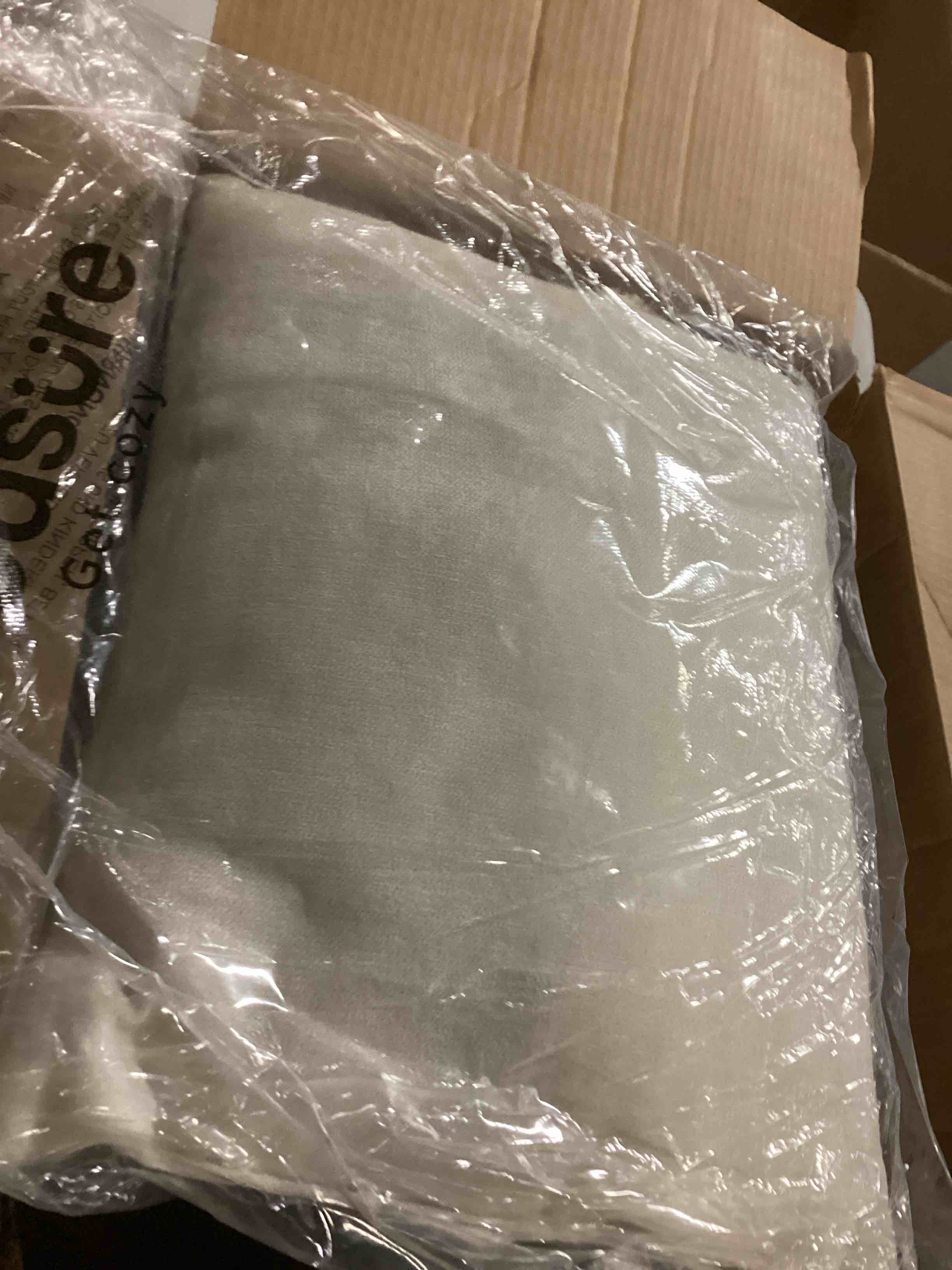 https://s3.amazonaws.com/lotting-images-prod/bidfta/YEL6788165_1737721362504.jpeg