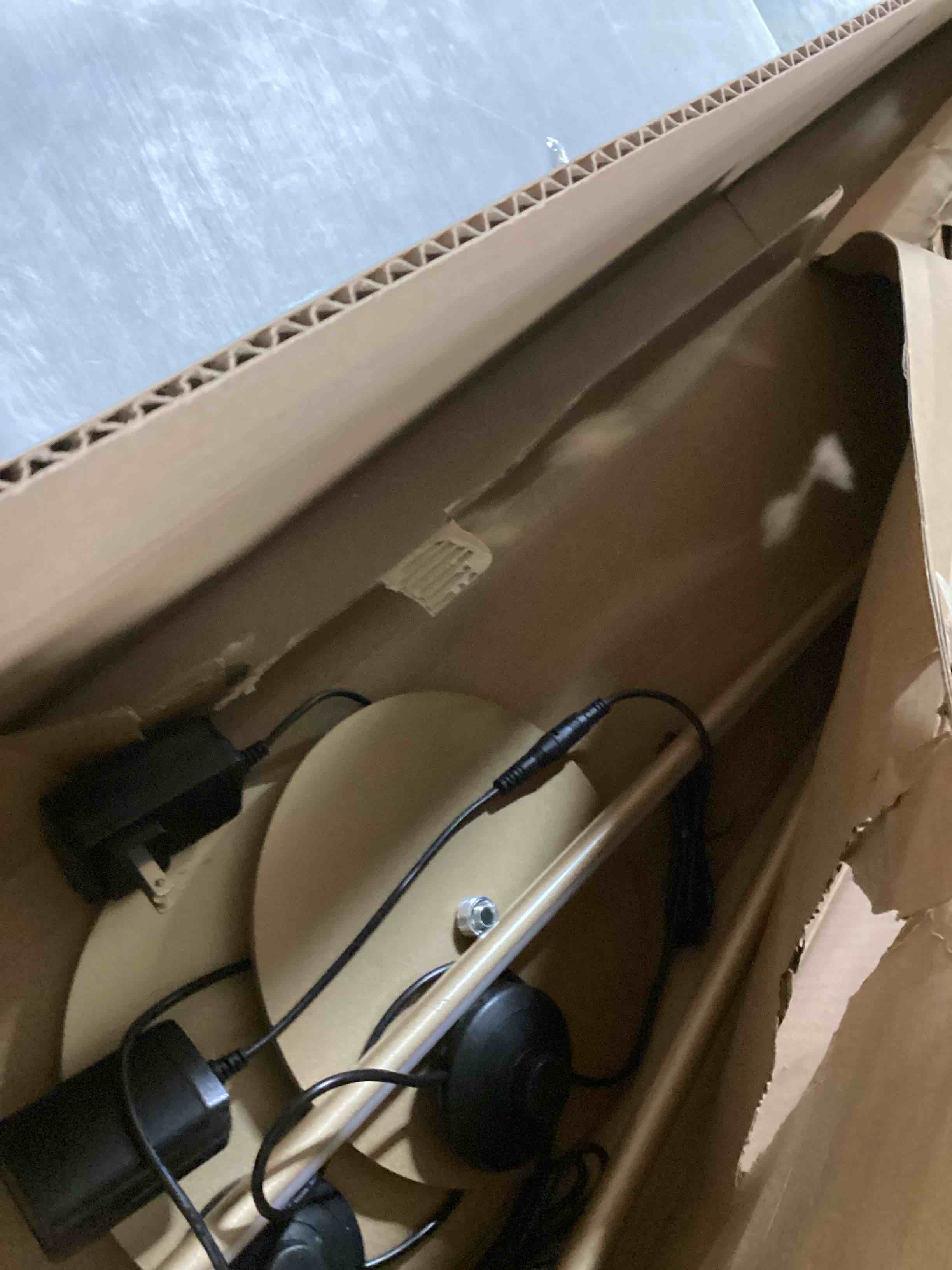 https://s3.amazonaws.com/lotting-images-prod/bidfta/YEL6788772_1738252132780.jpeg