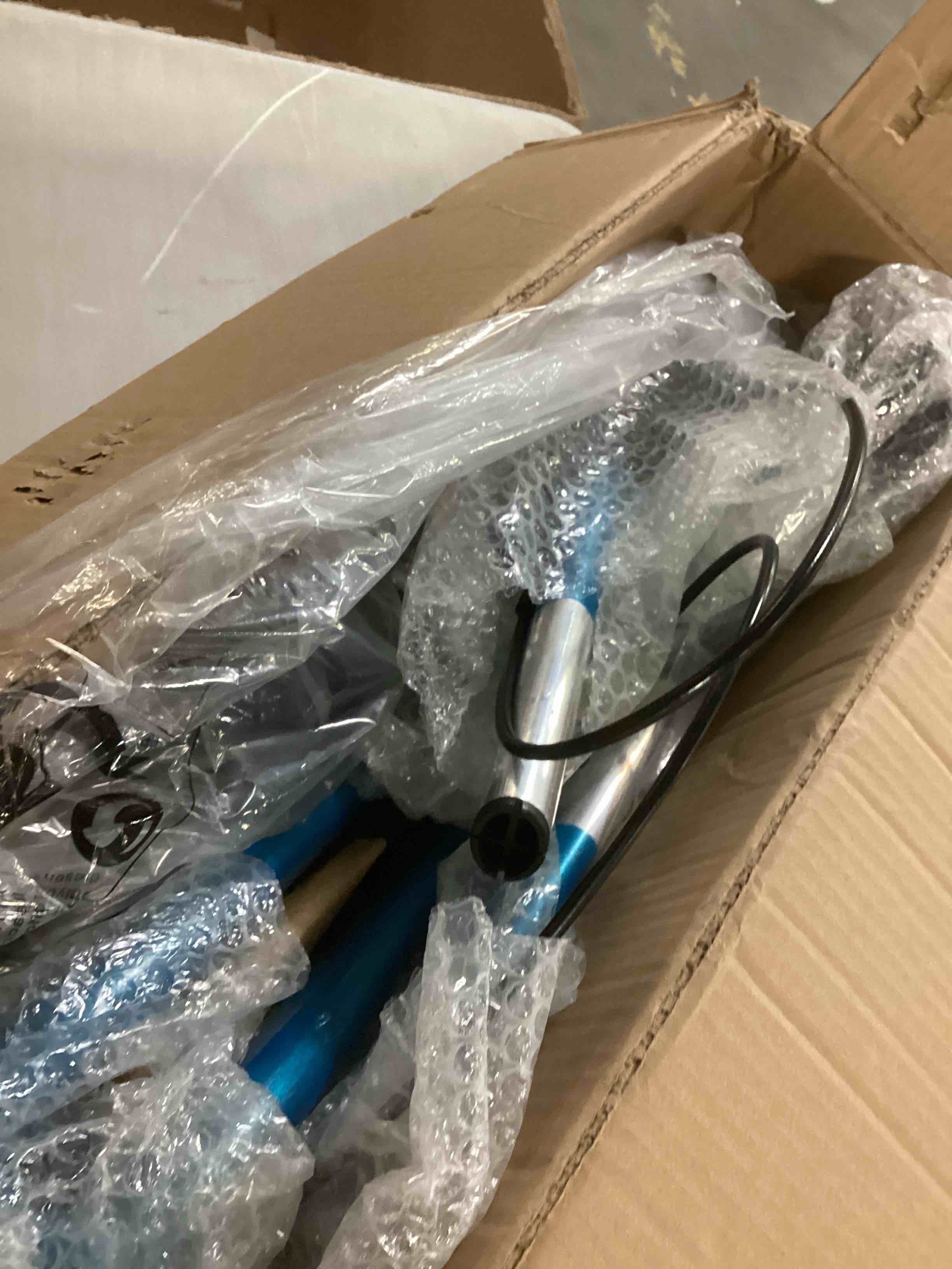 https://s3.amazonaws.com/lotting-images-prod/bidfta/YEL6789091_1738604347637.jpeg