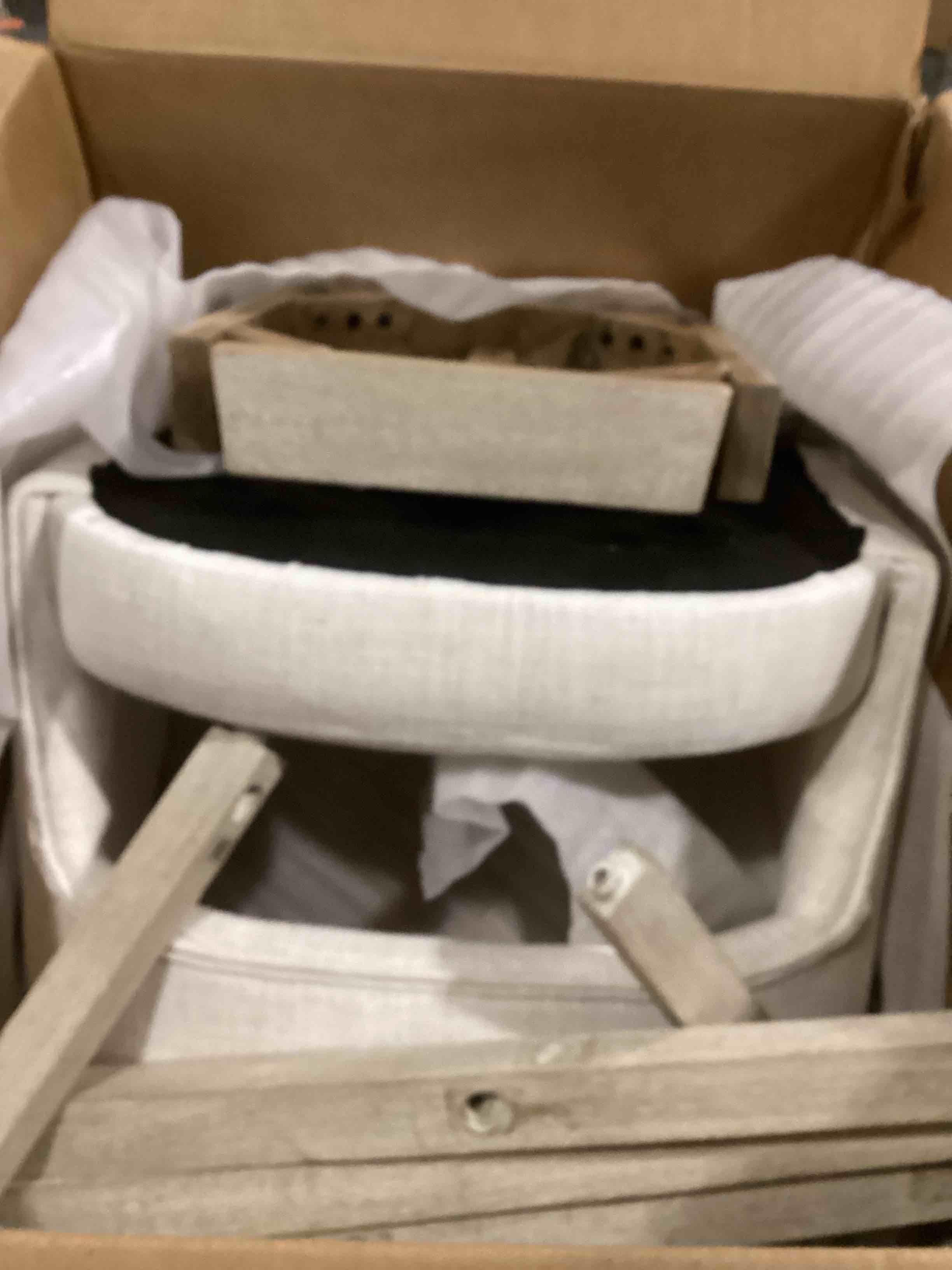 https://s3.amazonaws.com/lotting-images-prod/bidfta/YEL6791546_1737477521779.jpeg