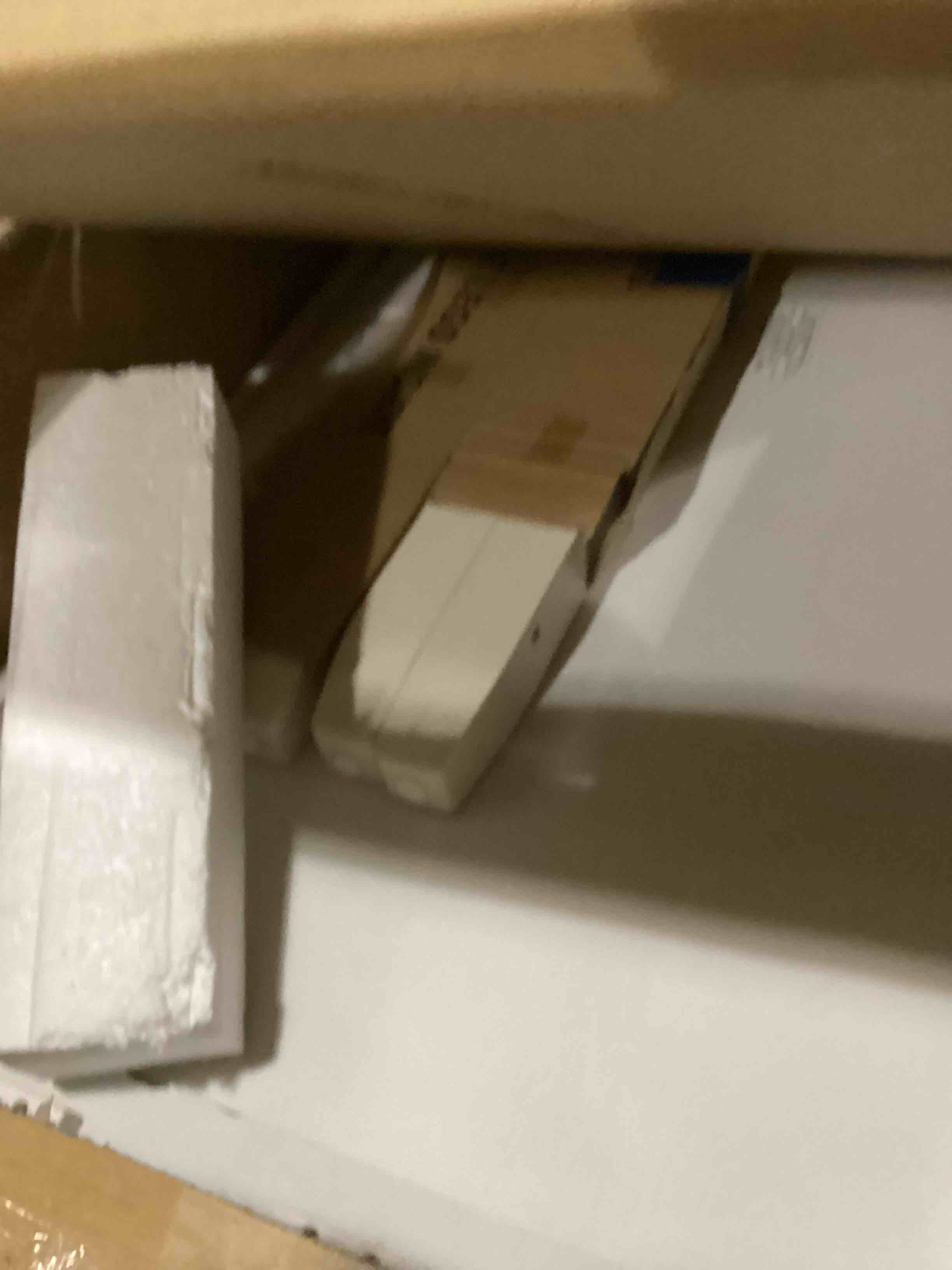 https://s3.amazonaws.com/lotting-images-prod/bidfta/YEL6791800_1737660367717.jpeg