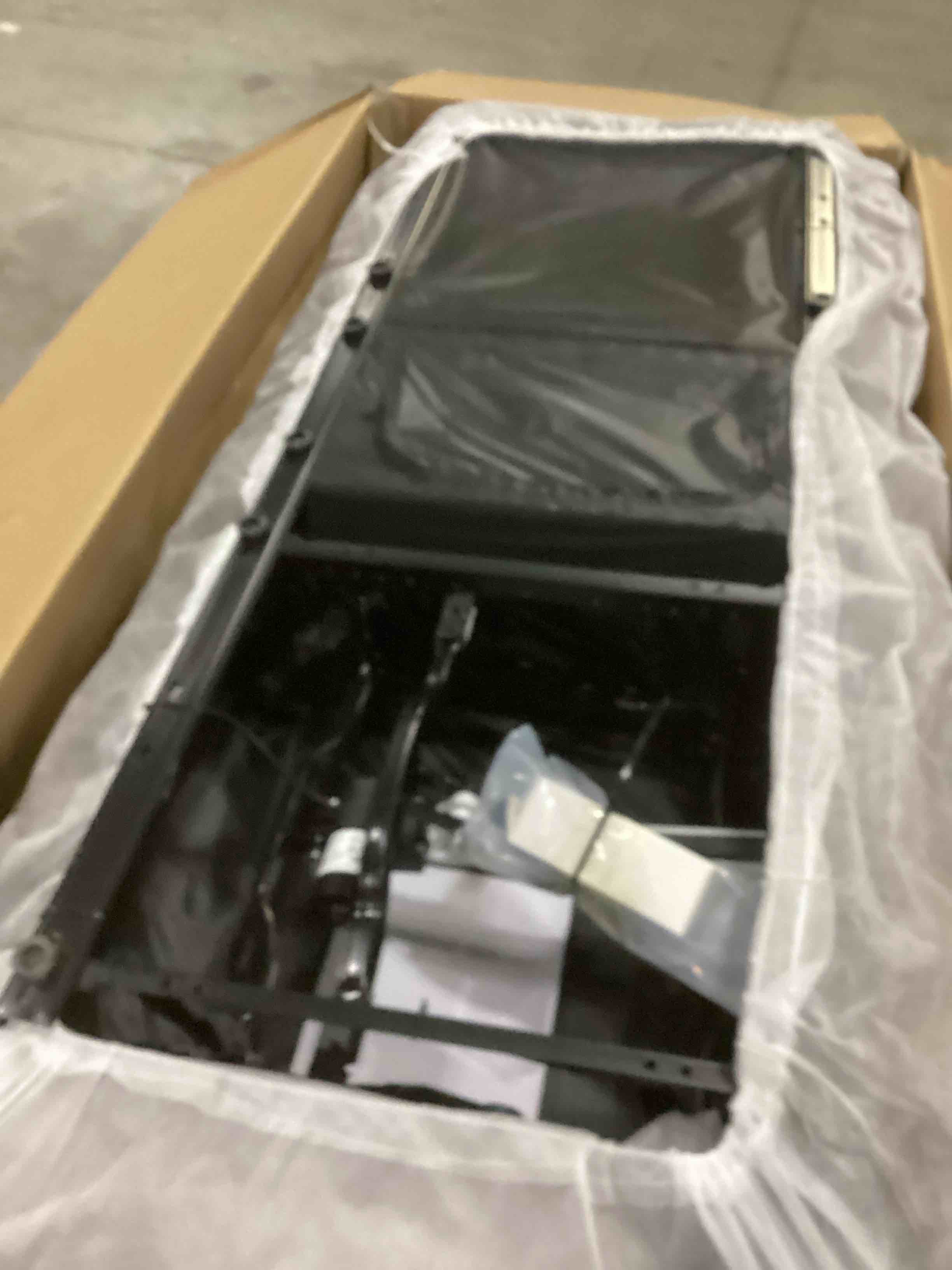 https://s3.amazonaws.com/lotting-images-prod/bidfta/YEL6791820_1737724573868.jpeg