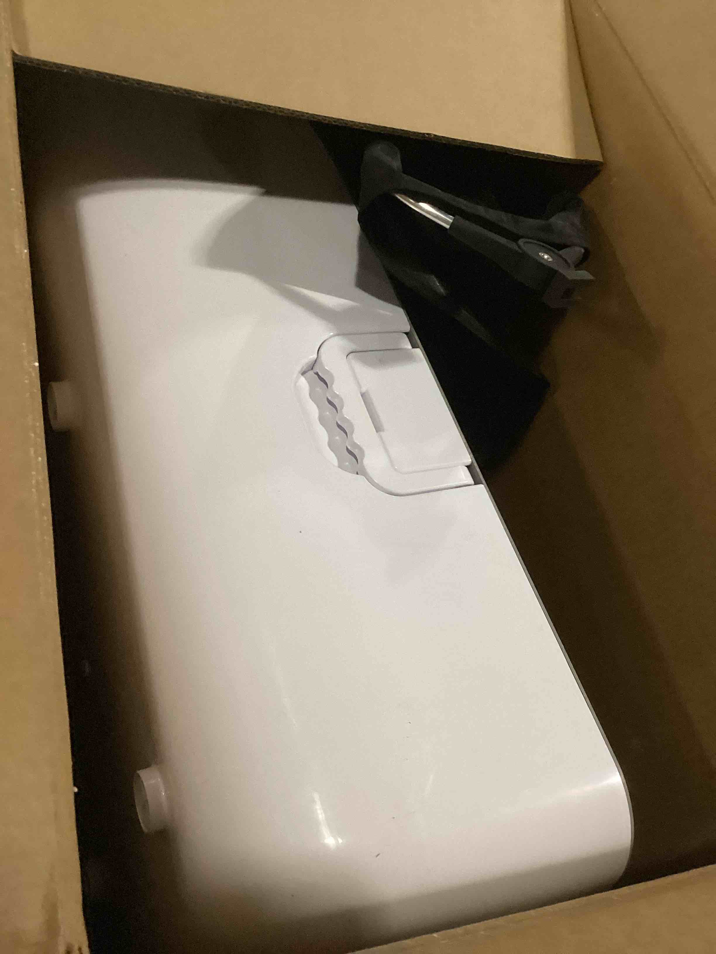 https://s3.amazonaws.com/lotting-images-prod/bidfta/YEL6792404_1738250460985.jpeg