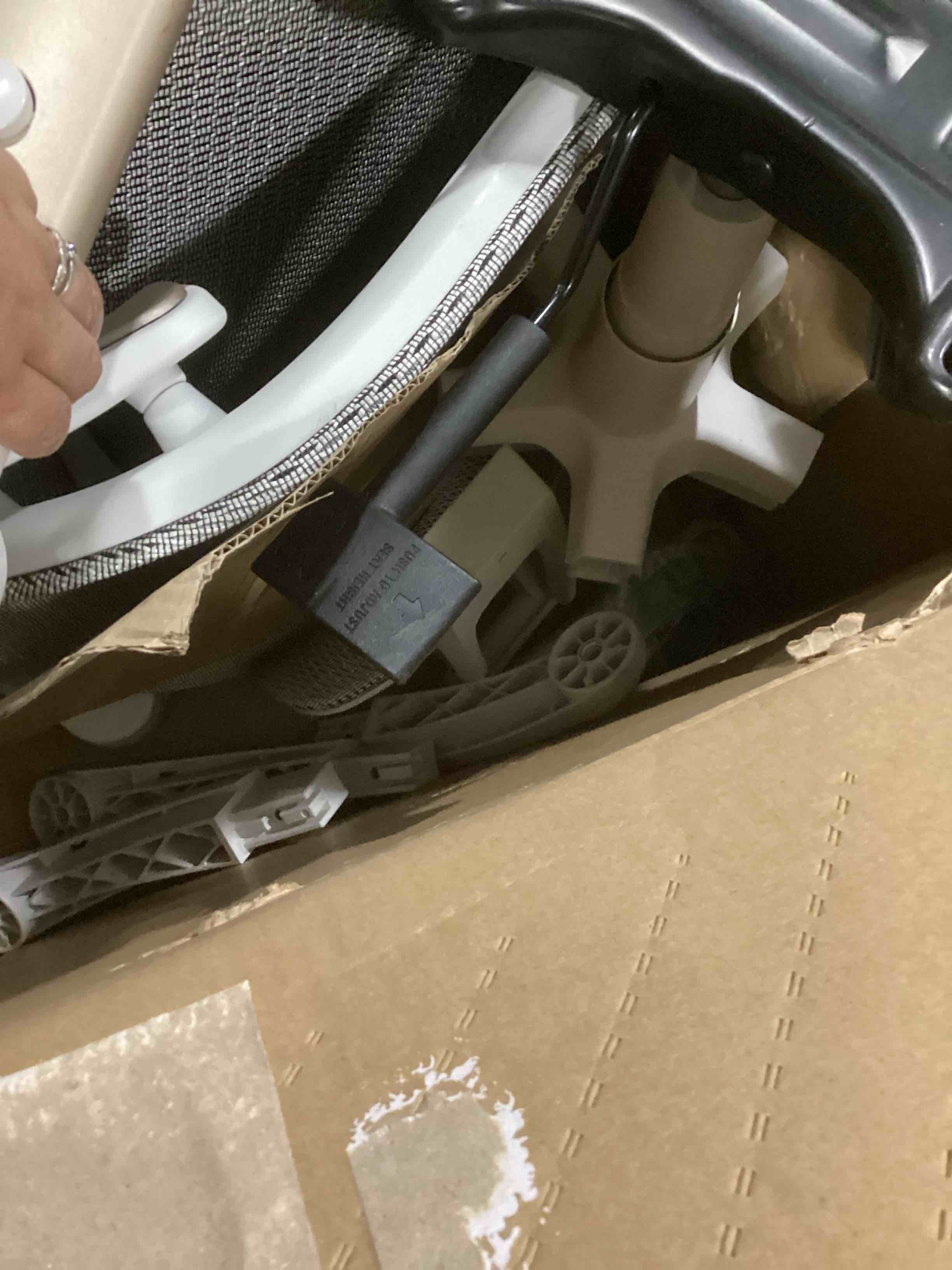 https://s3.amazonaws.com/lotting-images-prod/bidfta/YEL6793780_1734008093585.jpeg
