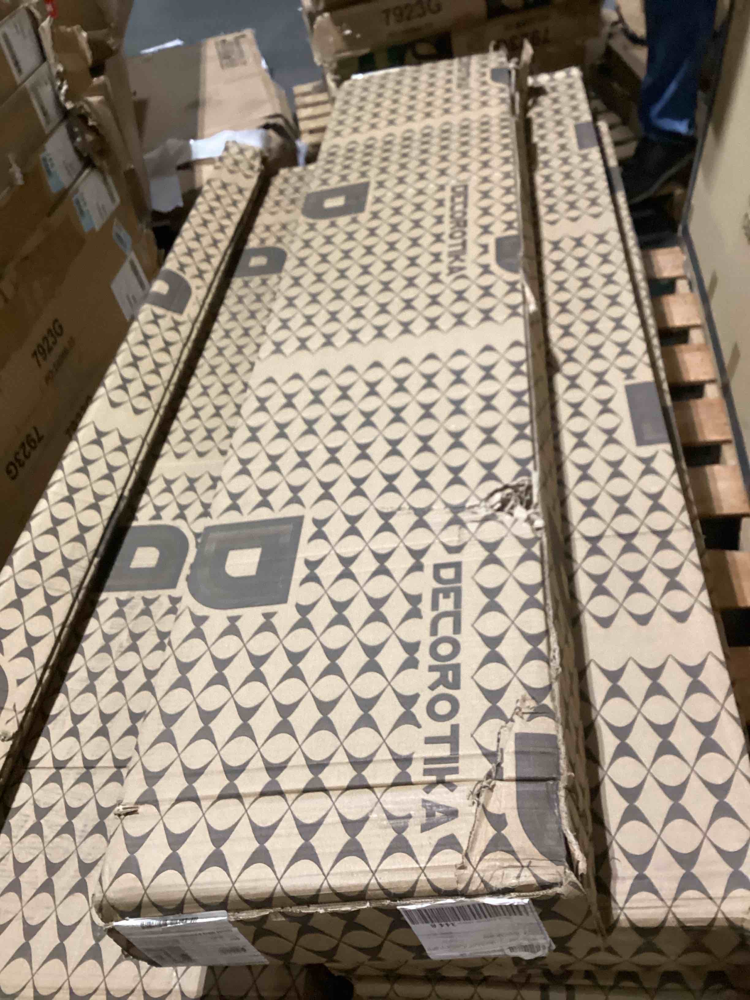 https://s3.amazonaws.com/lotting-images-prod/bidfta/YEL6794249_1737036674712.jpeg