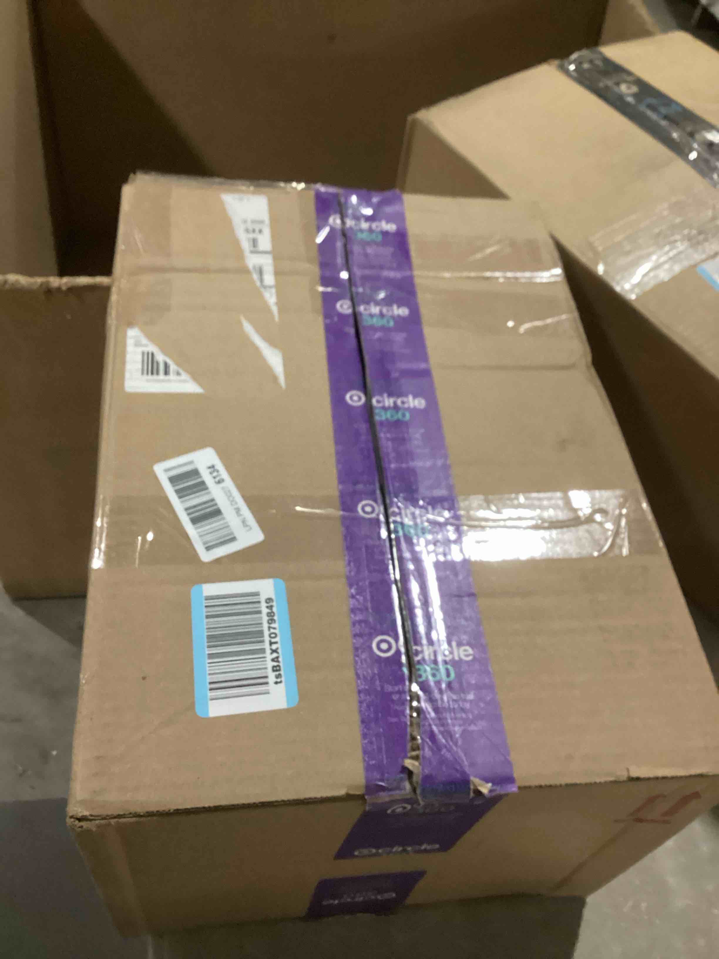 https://s3.amazonaws.com/lotting-images-prod/bidfta/YEL6794913_1737553983999.jpeg