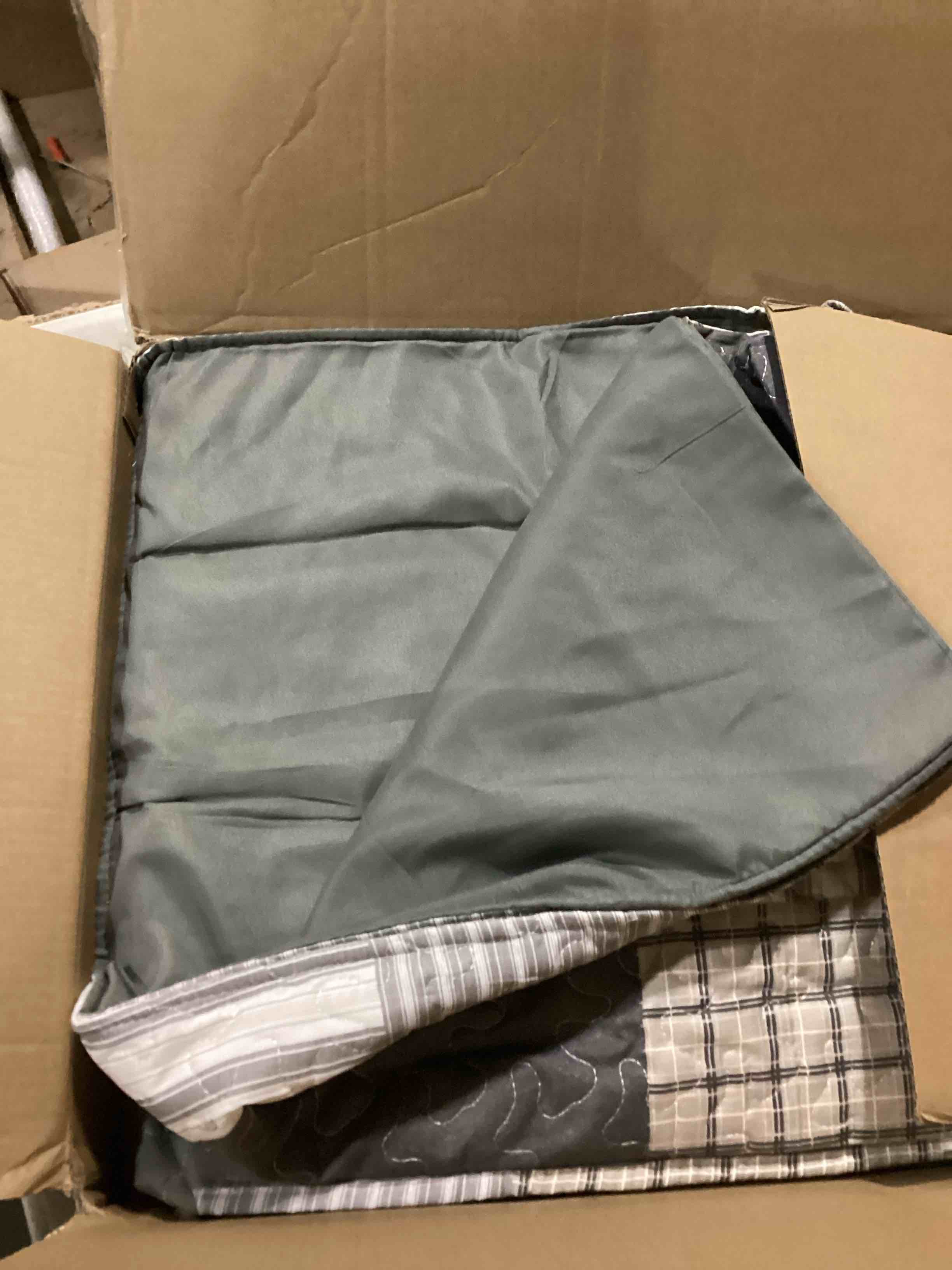 https://s3.amazonaws.com/lotting-images-prod/bidfta/YEL6795382_1737993961368.jpeg