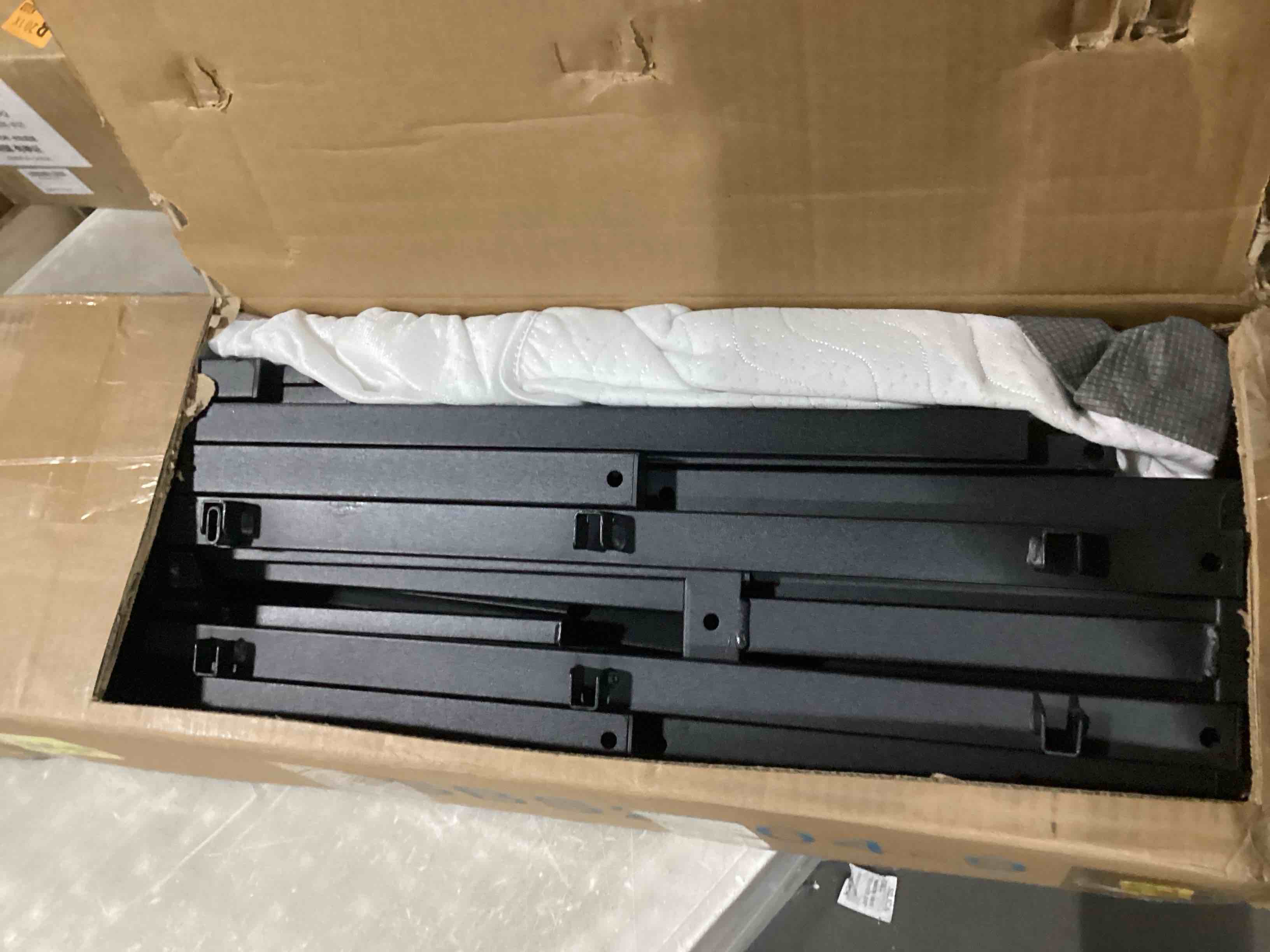 https://s3.amazonaws.com/lotting-images-prod/bidfta/YEL6795401_1737996158942.jpeg