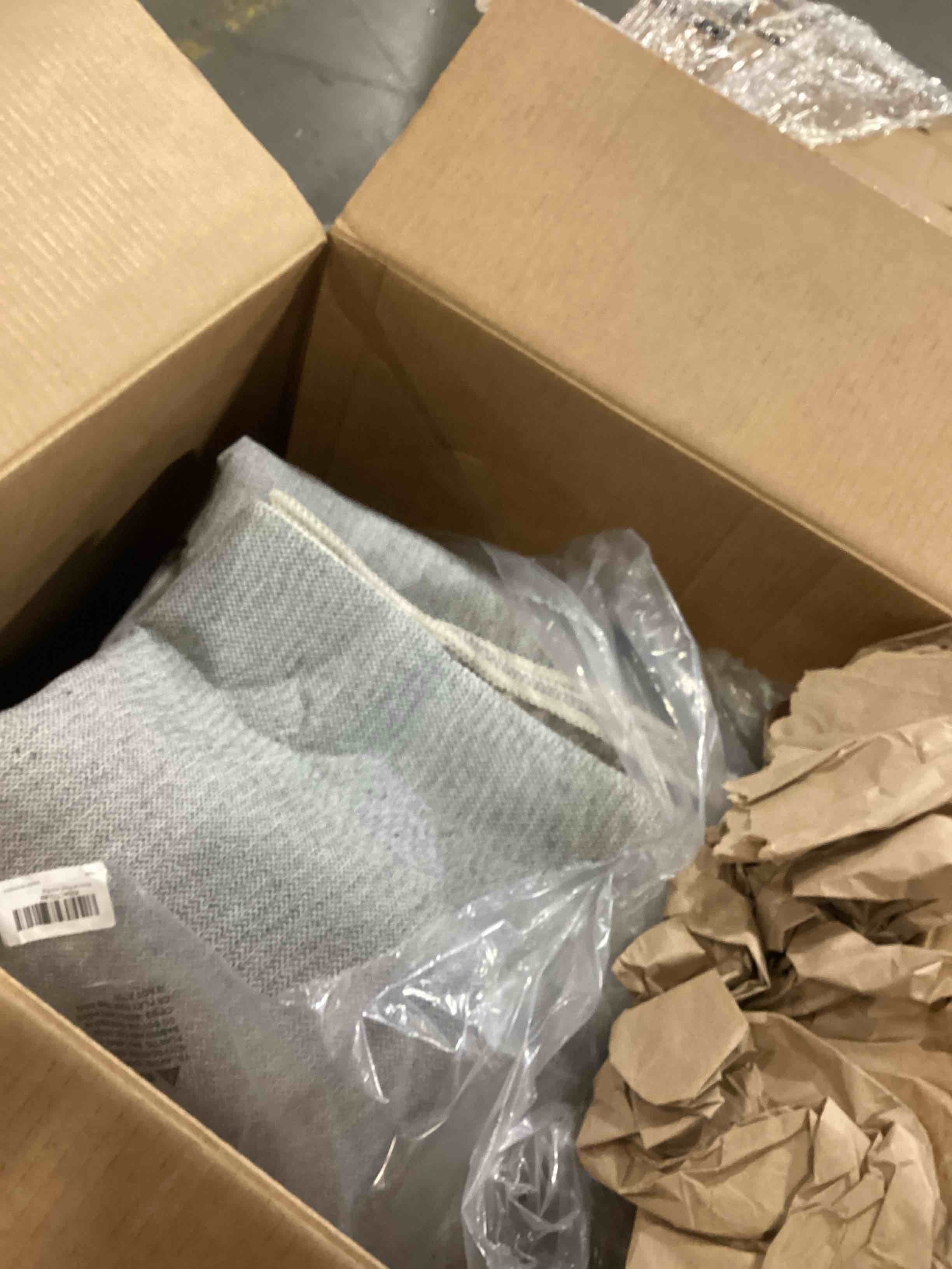 https://s3.amazonaws.com/lotting-images-prod/bidfta/YEL6795454_1737638575879.jpeg