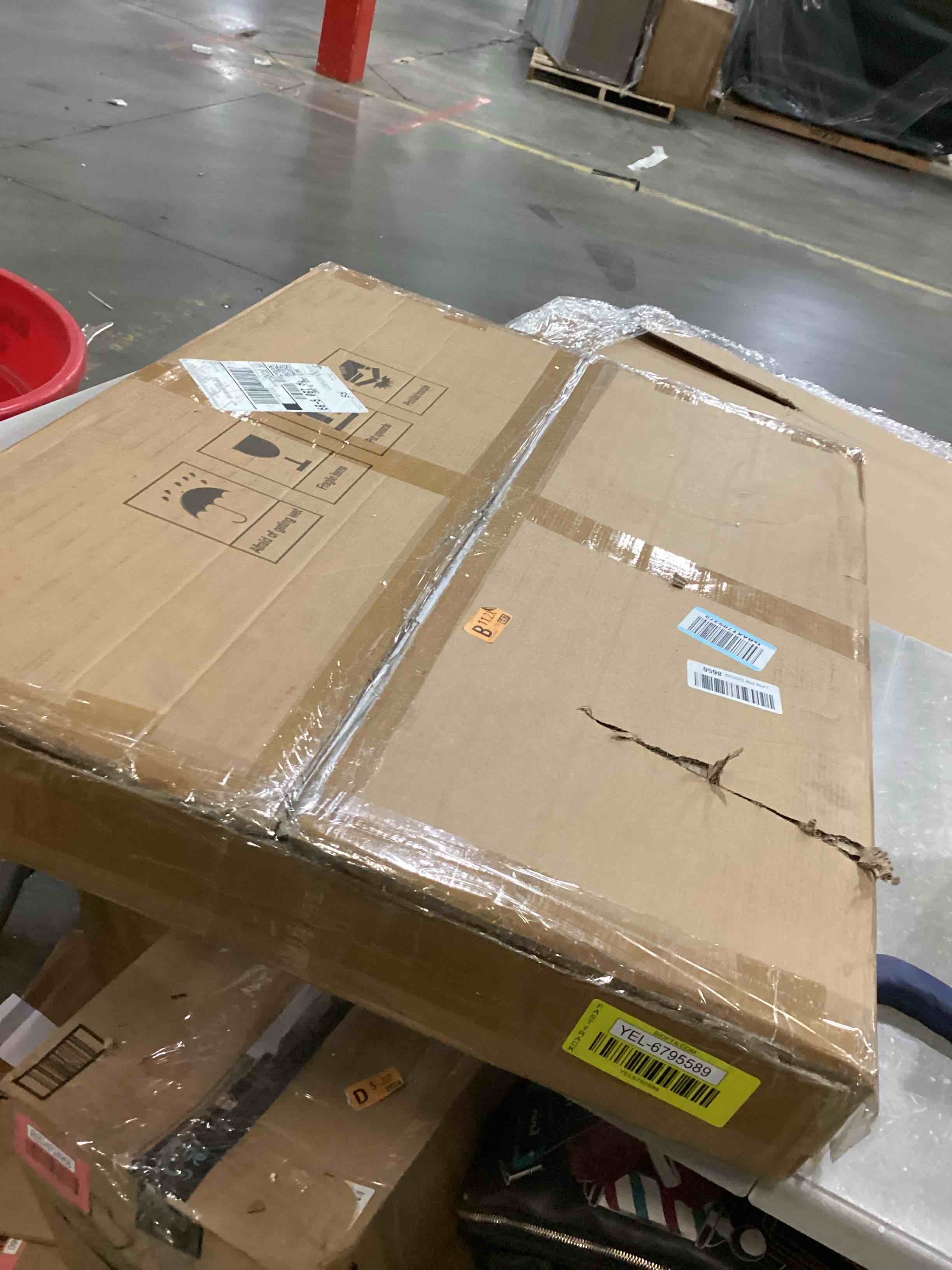 https://s3.amazonaws.com/lotting-images-prod/bidfta/YEL6795589_1737734689186.jpeg