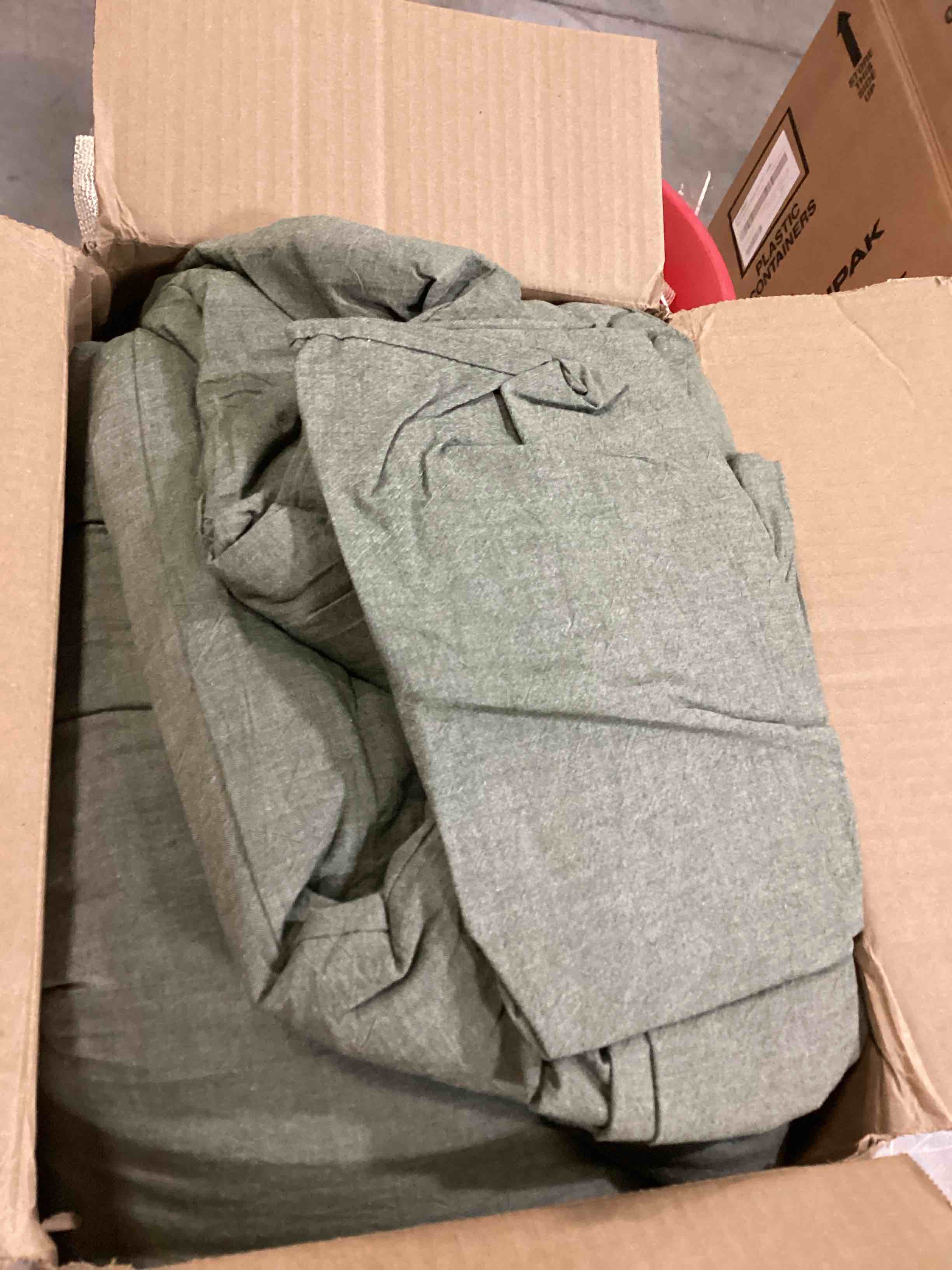 https://s3.amazonaws.com/lotting-images-prod/bidfta/YEL6795785_1738071100358.jpeg