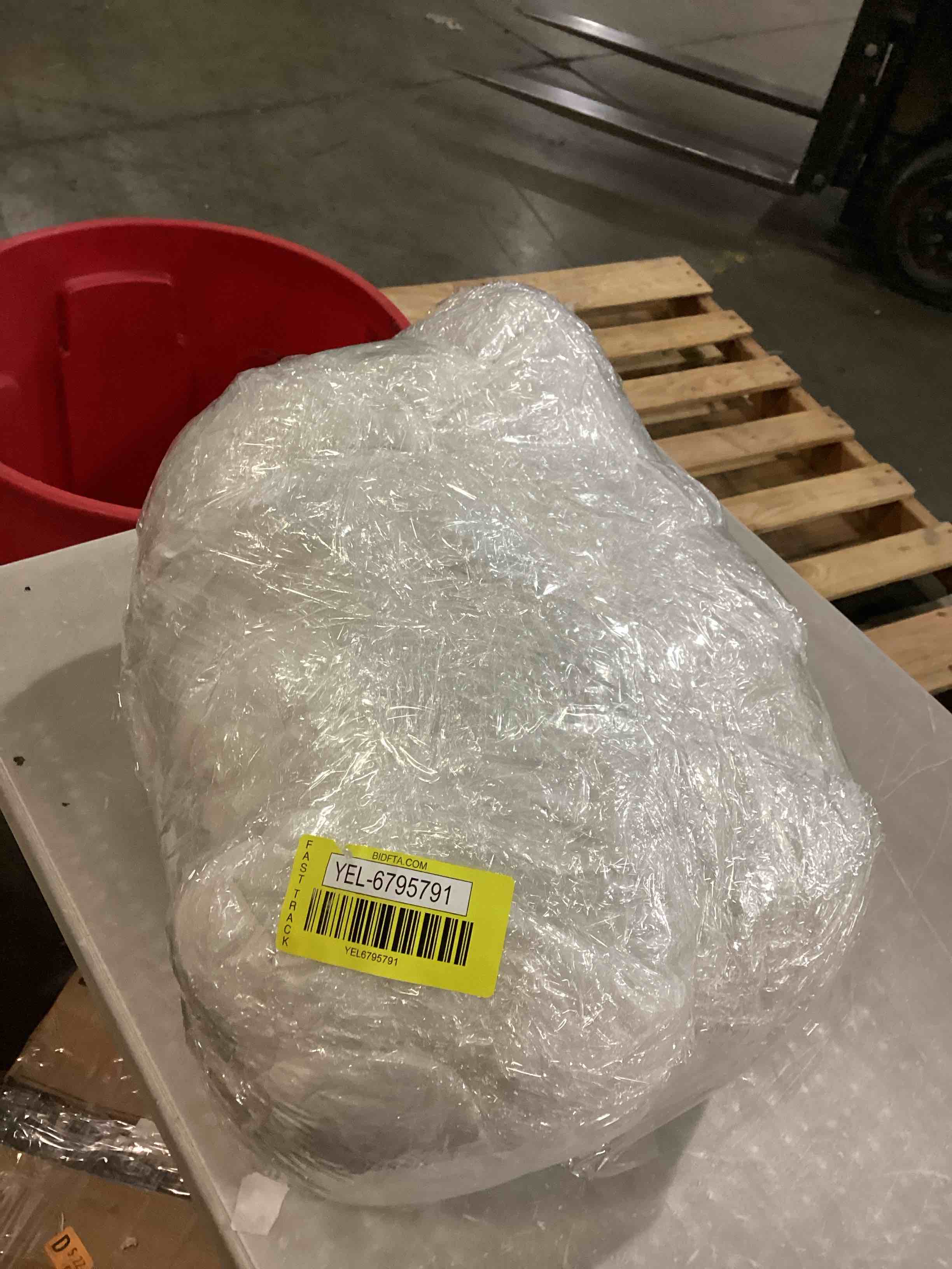https://s3.amazonaws.com/lotting-images-prod/bidfta/YEL6795790_1738072312220.jpeg