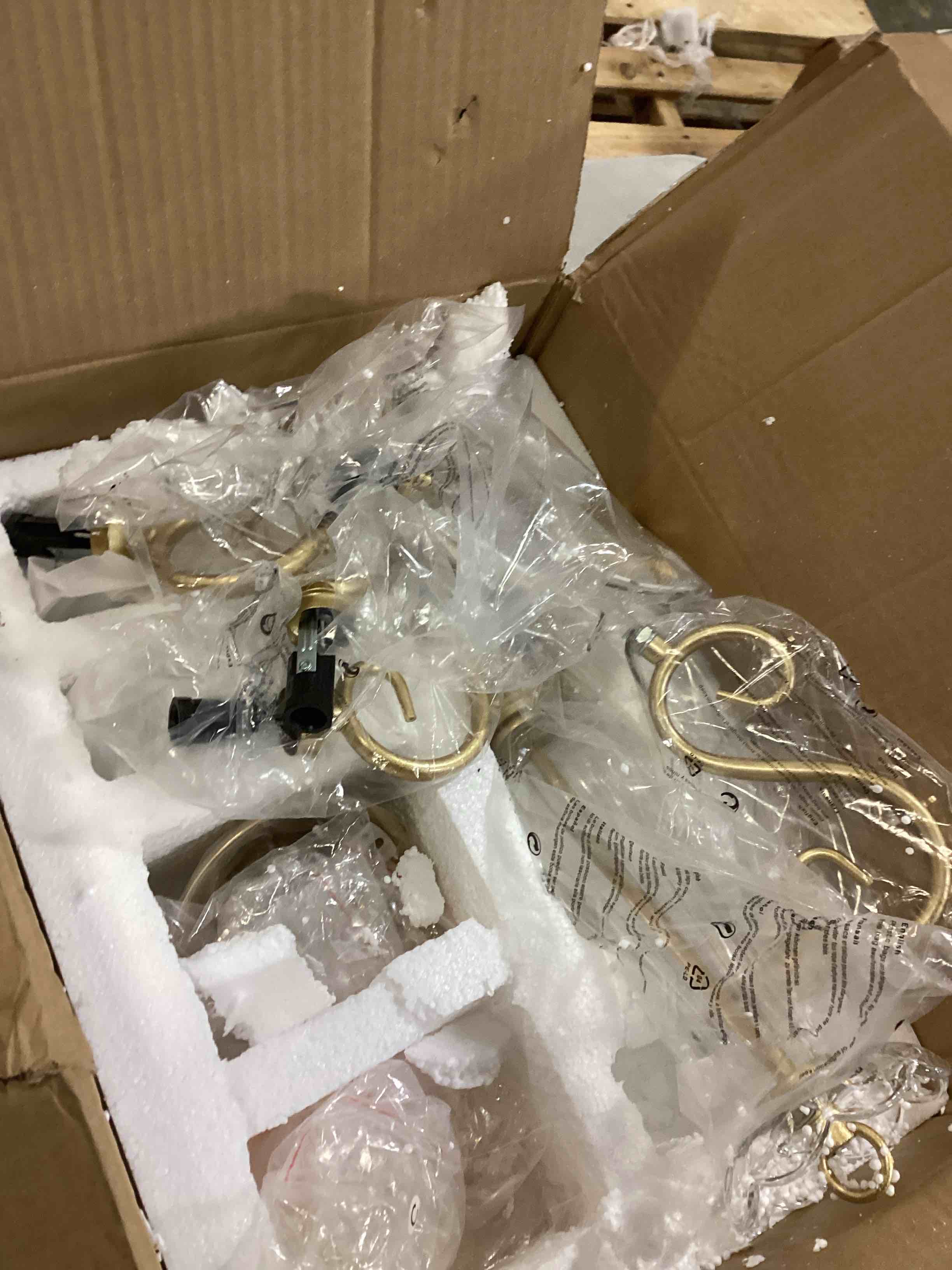 https://s3.amazonaws.com/lotting-images-prod/bidfta/YEL6795801_1738075303388.jpeg