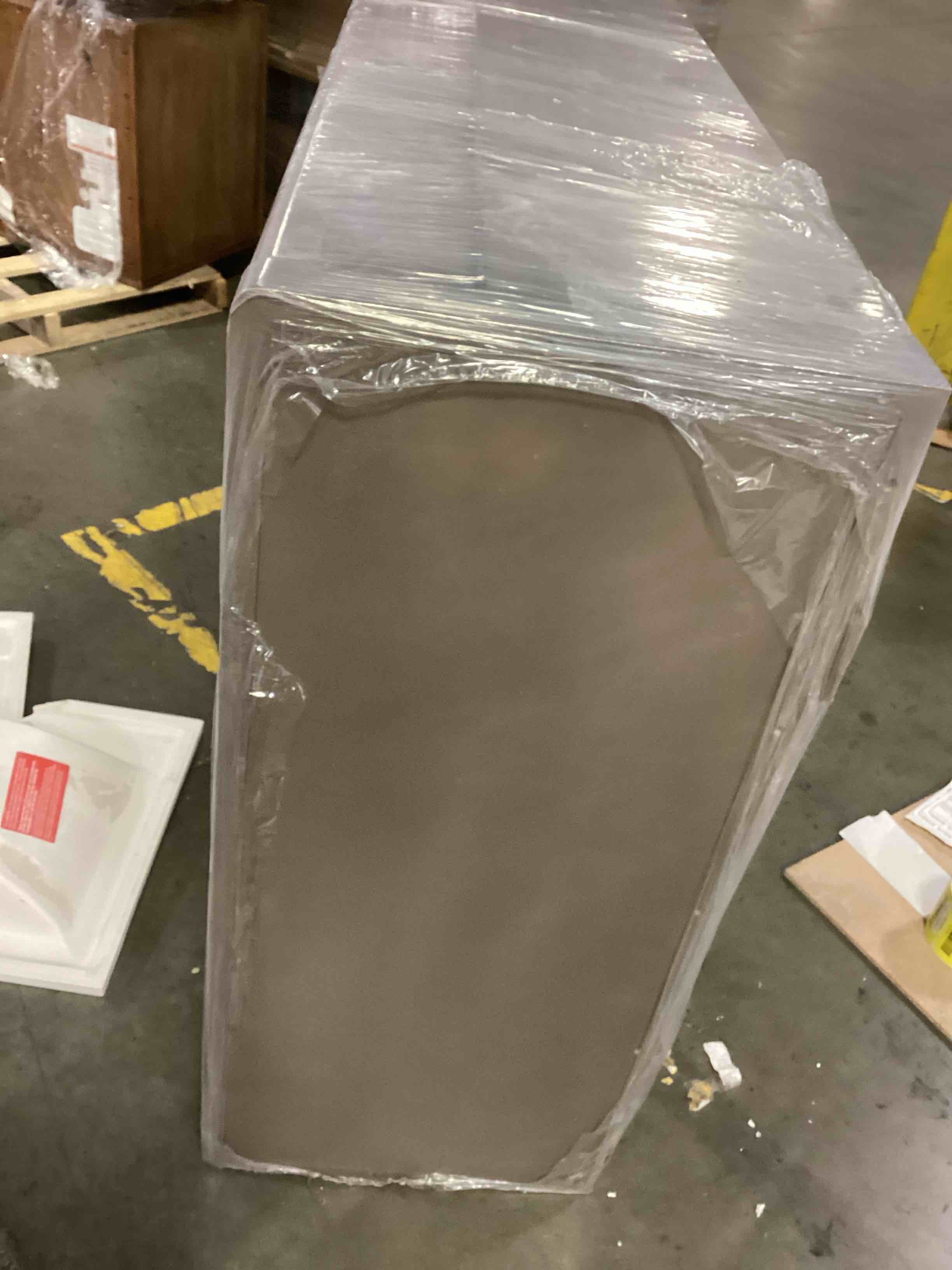 https://s3.amazonaws.com/lotting-images-prod/bidfta/YEL6795901_1738245300097.jpeg