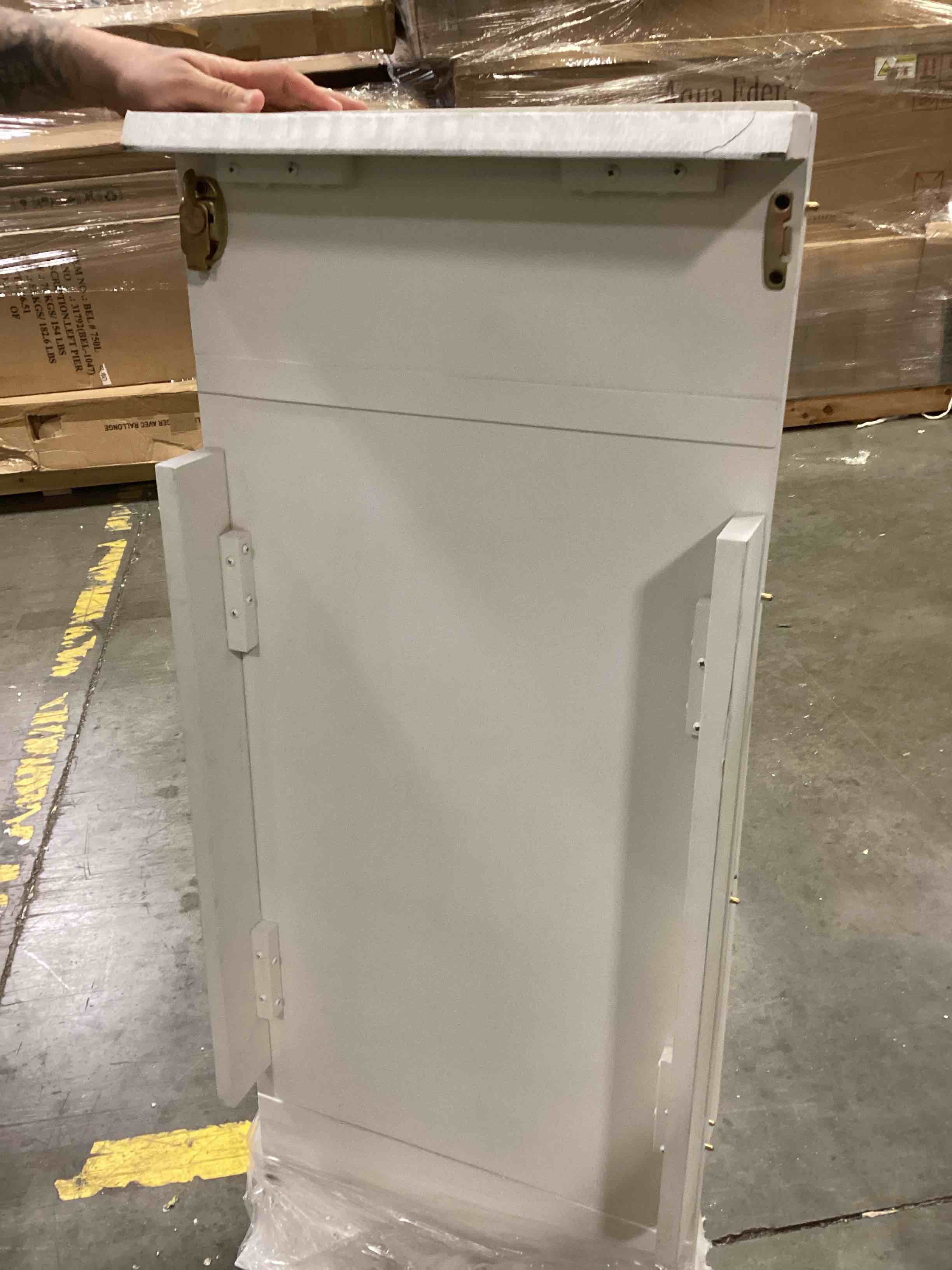 https://s3.amazonaws.com/lotting-images-prod/bidfta/YEL6795905_1738247947923.jpeg