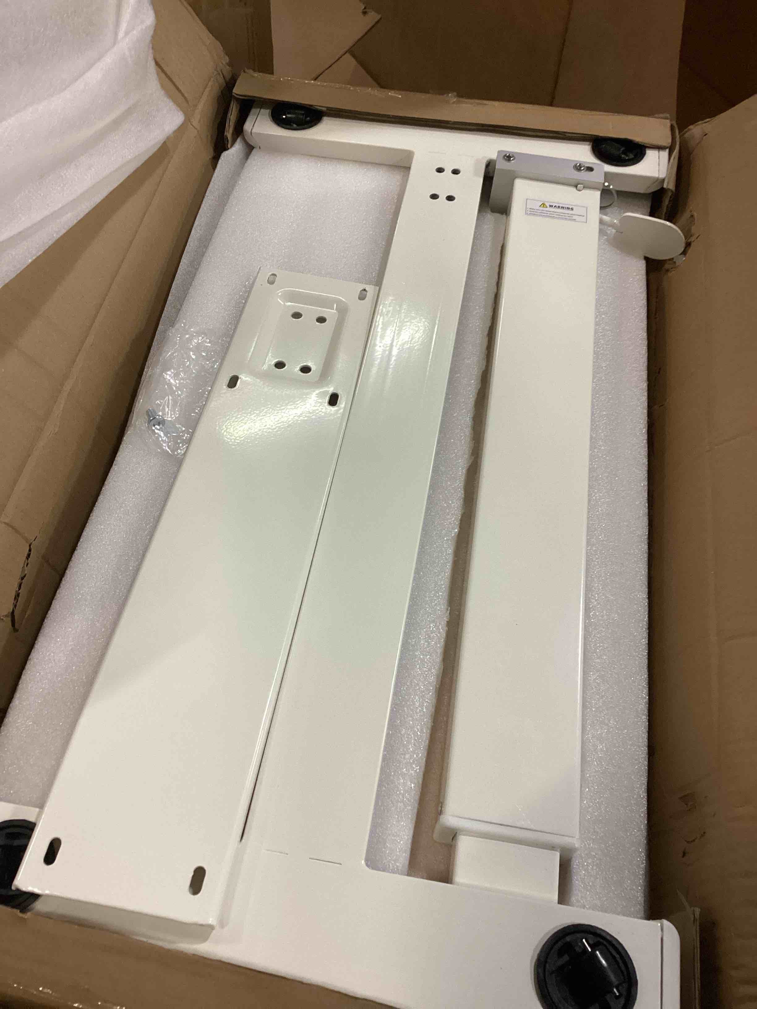 https://s3.amazonaws.com/lotting-images-prod/bidfta/YEL6796026_1738338699656.jpeg