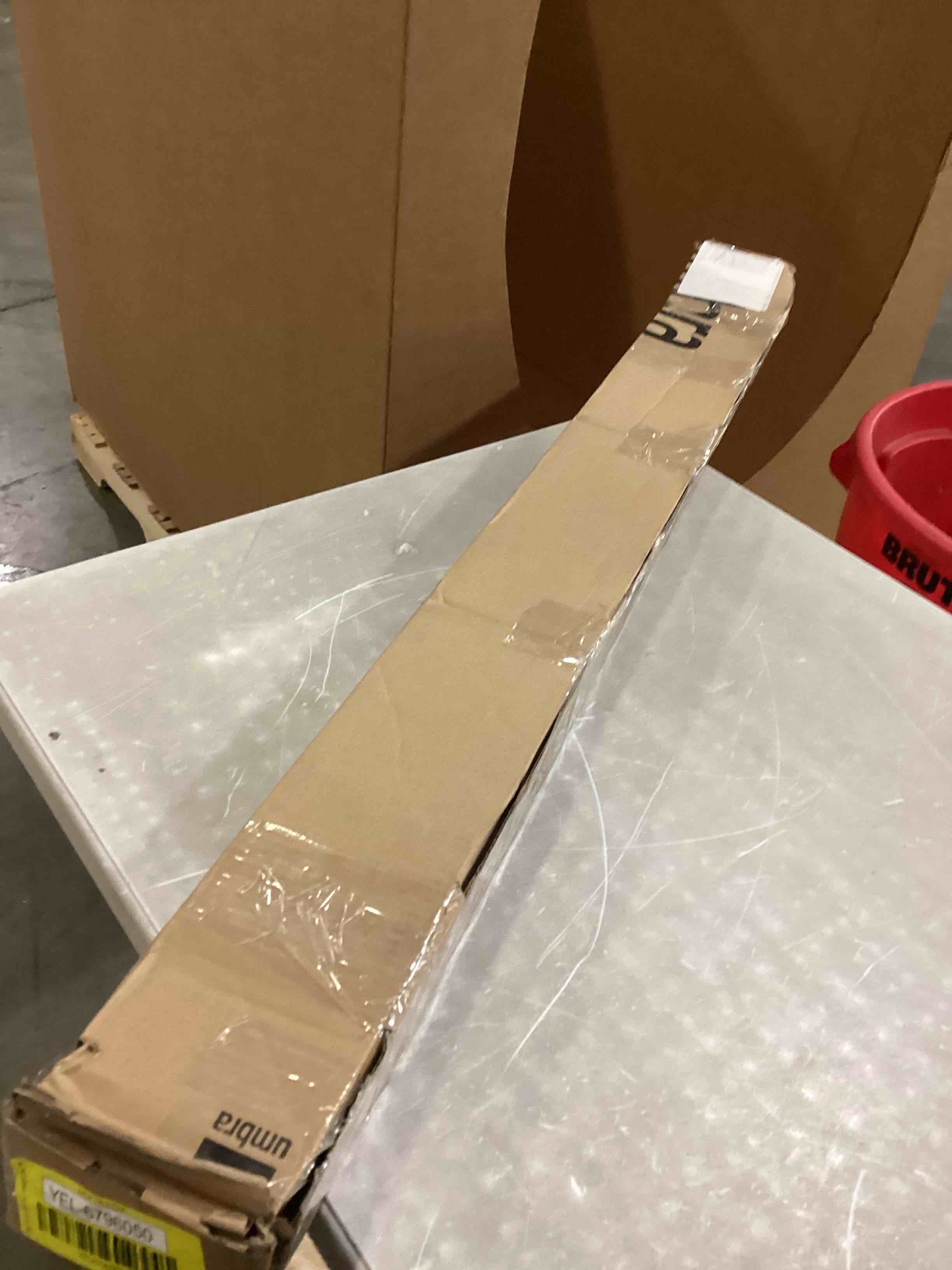 https://s3.amazonaws.com/lotting-images-prod/bidfta/YEL6796050_1738345612696.jpeg