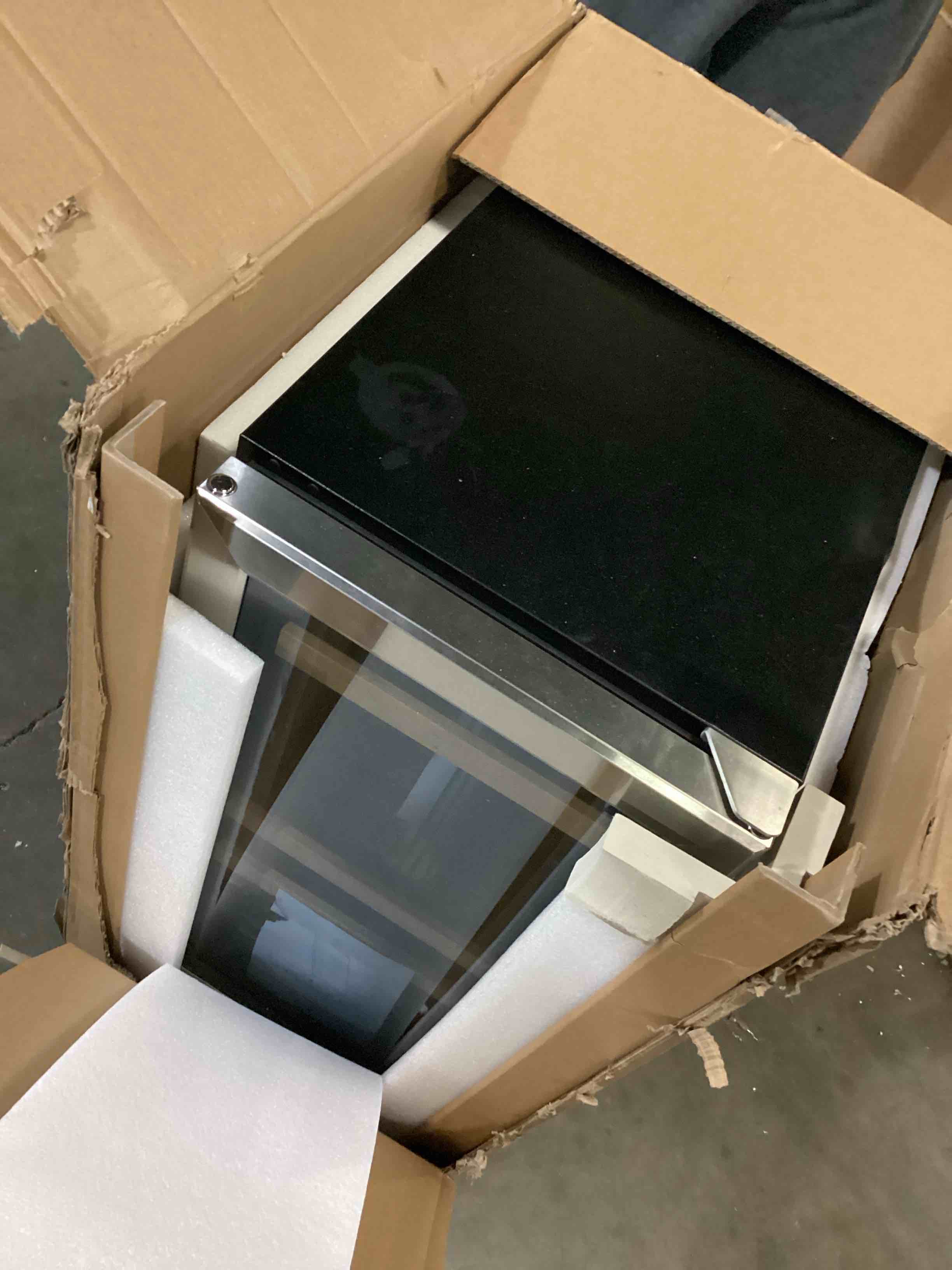 https://s3.amazonaws.com/lotting-images-prod/bidfta/YEL6796107_1738858044372.jpeg