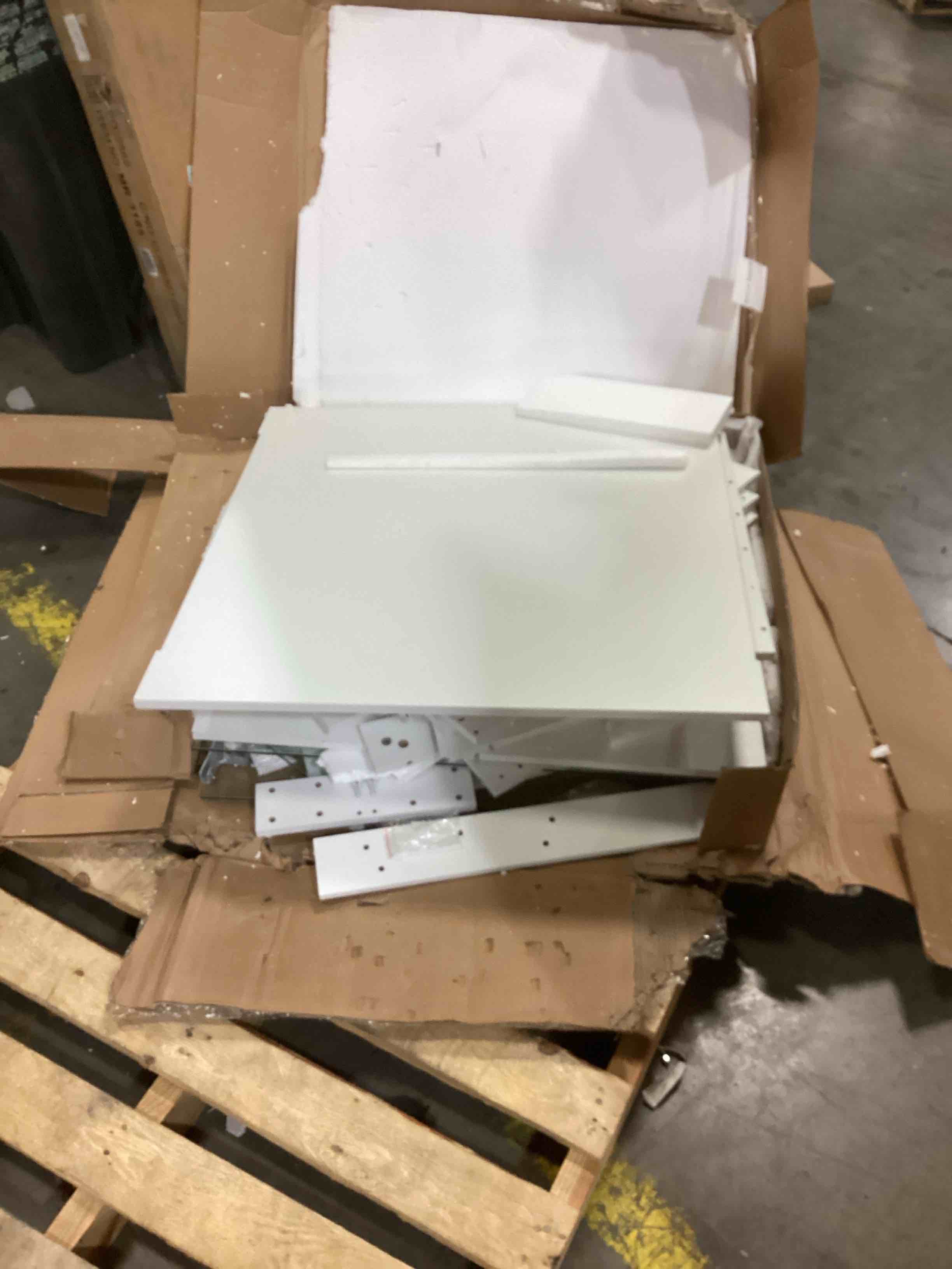 https://s3.amazonaws.com/lotting-images-prod/bidfta/YEL6796600_1740418848063.jpeg