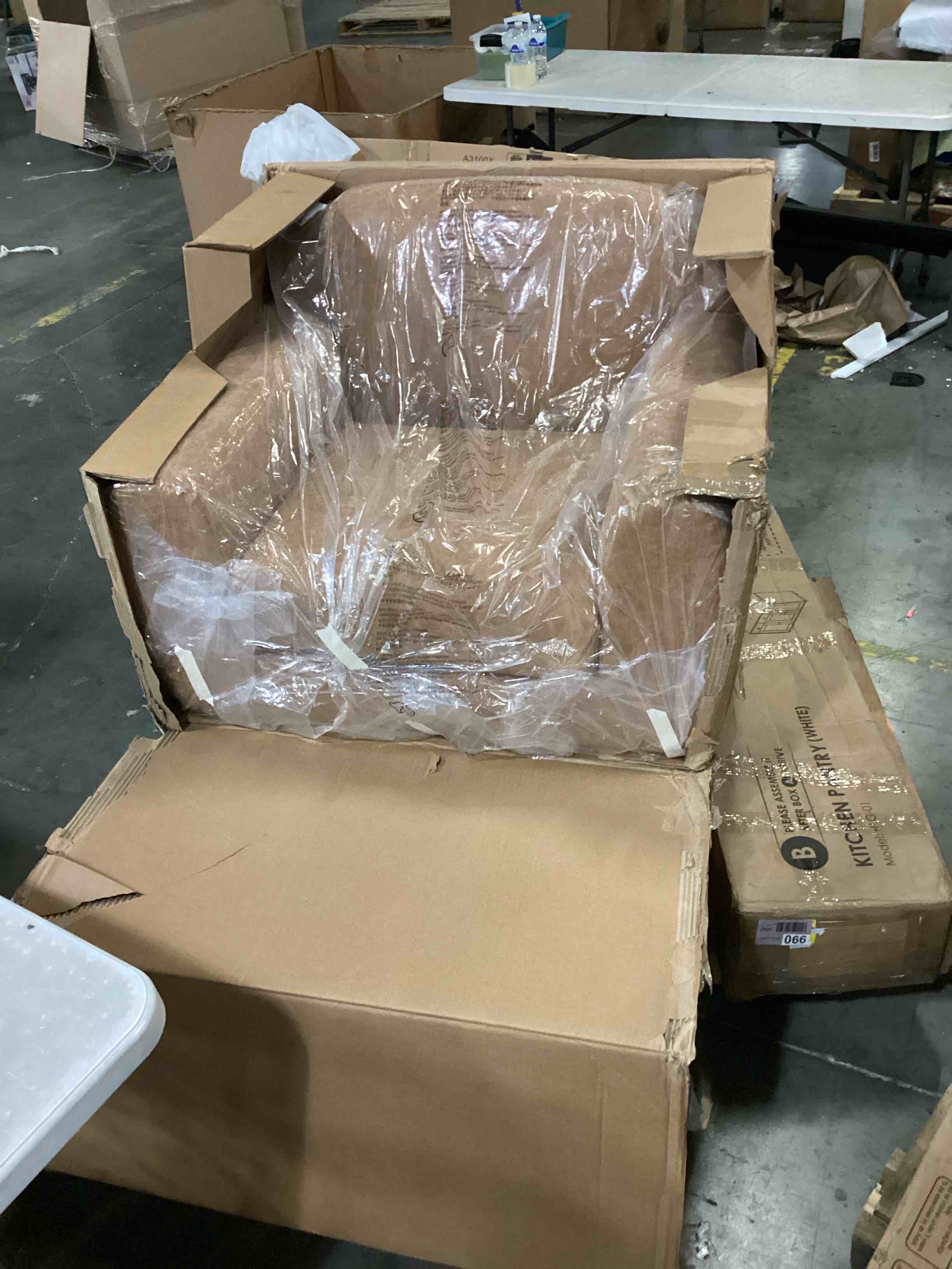 https://s3.amazonaws.com/lotting-images-prod/bidfta/YEL6796708_1740588793755.jpeg
