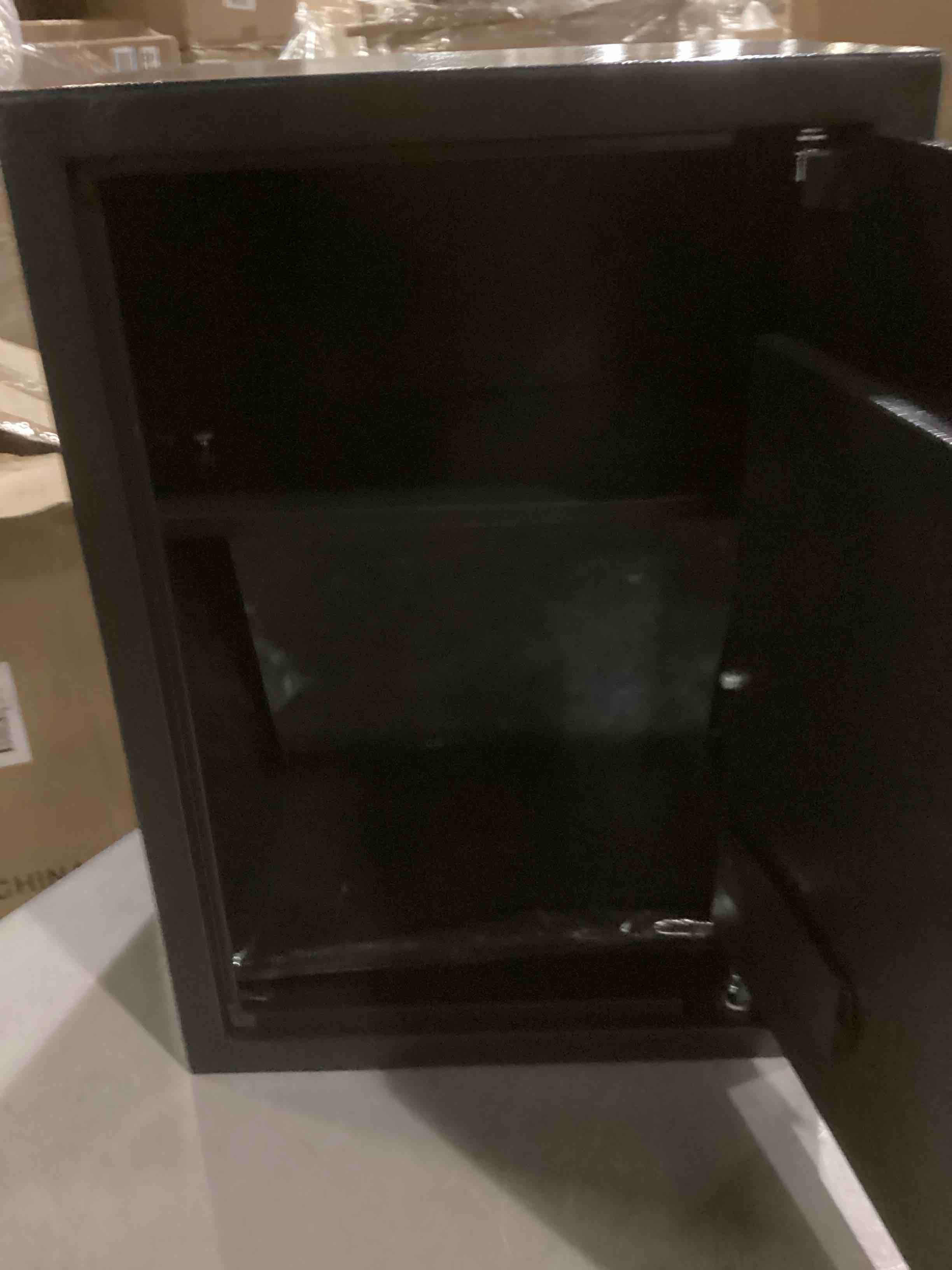 https://s3.amazonaws.com/lotting-images-prod/bidfta/YEL6797413_1737992388843.jpeg