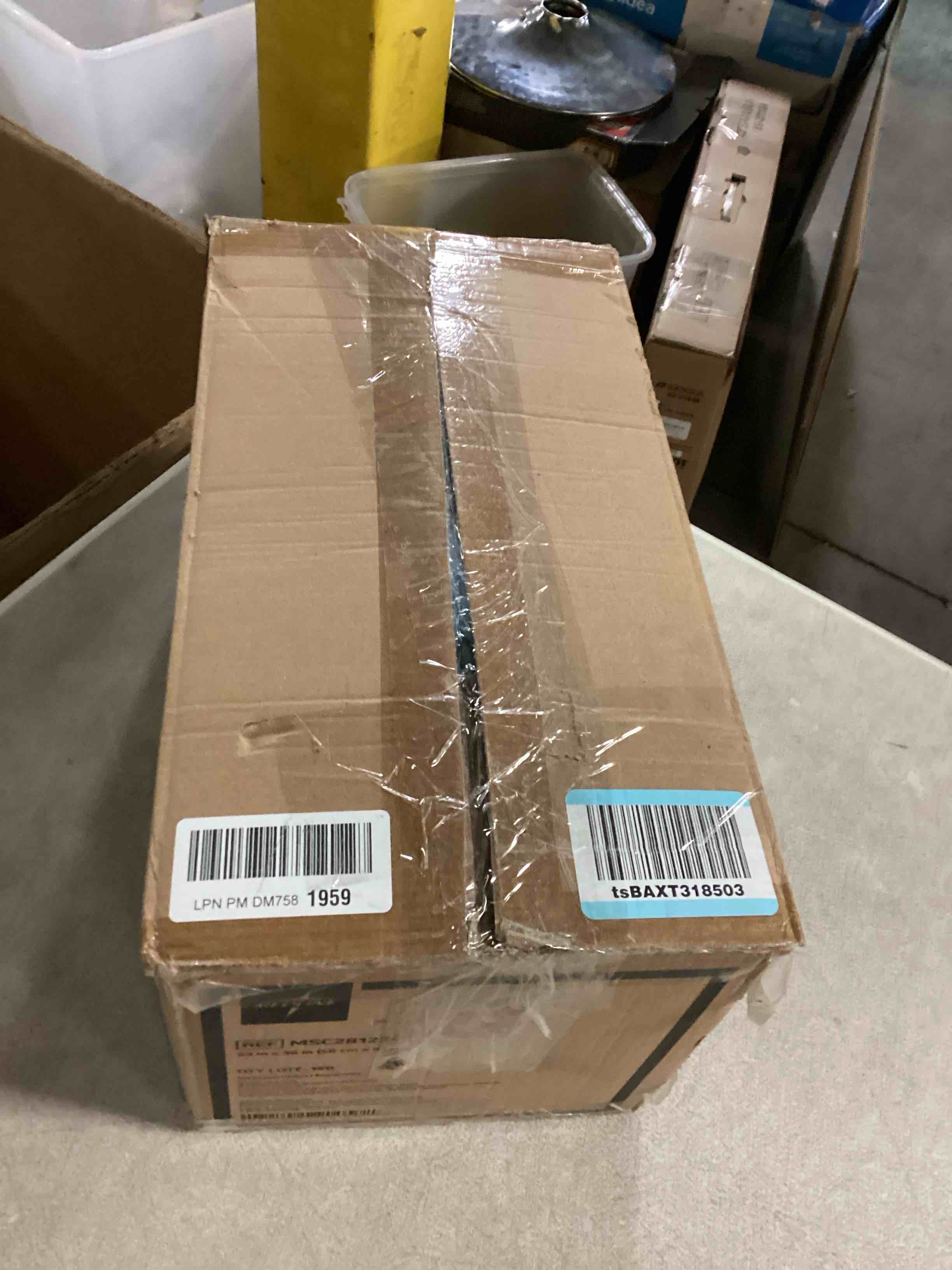 https://s3.amazonaws.com/lotting-images-prod/bidfta/YEL6800017_1738000671127.jpeg