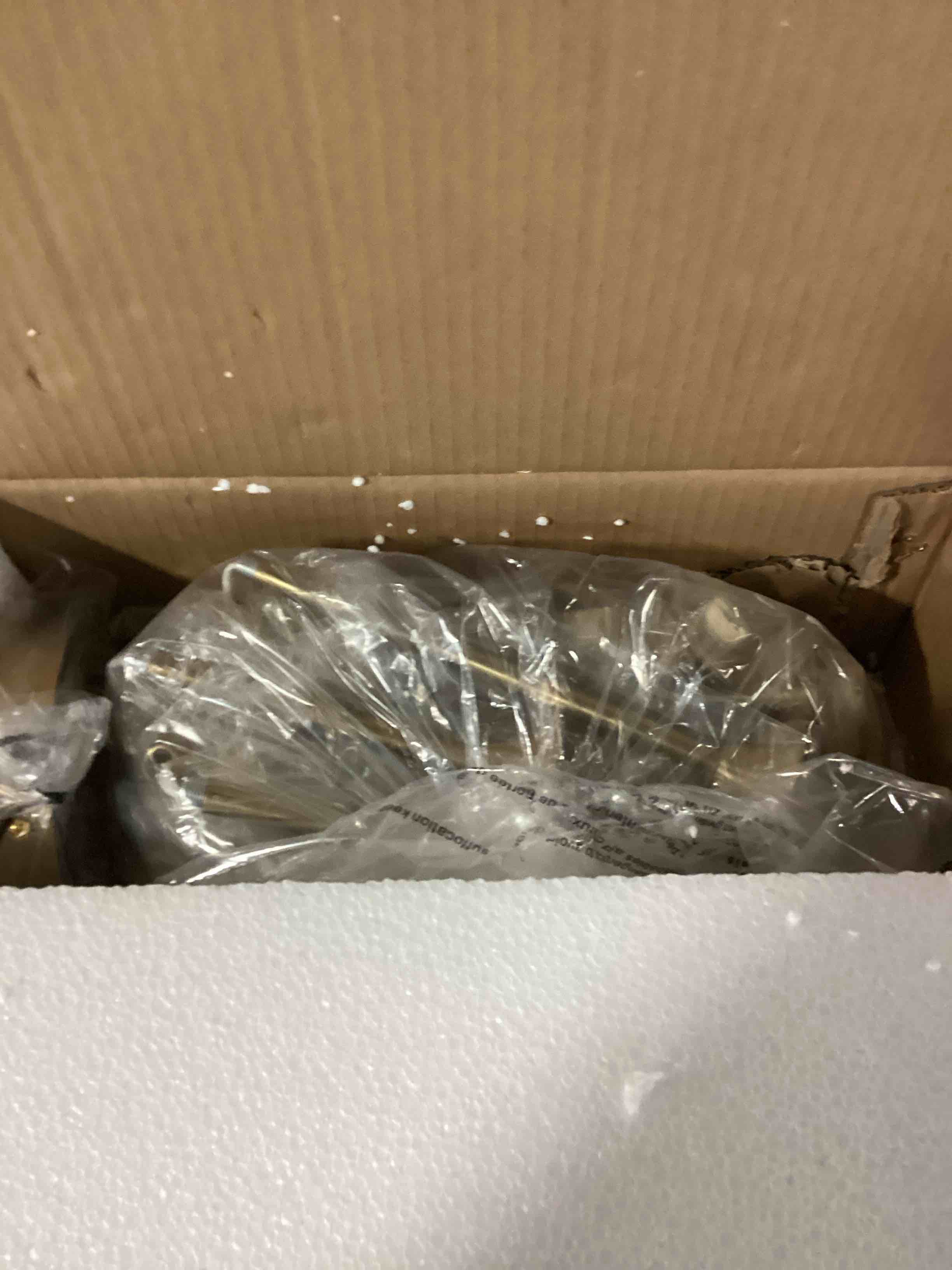 https://s3.amazonaws.com/lotting-images-prod/bidfta/YEL6800208_1738088001336.jpeg