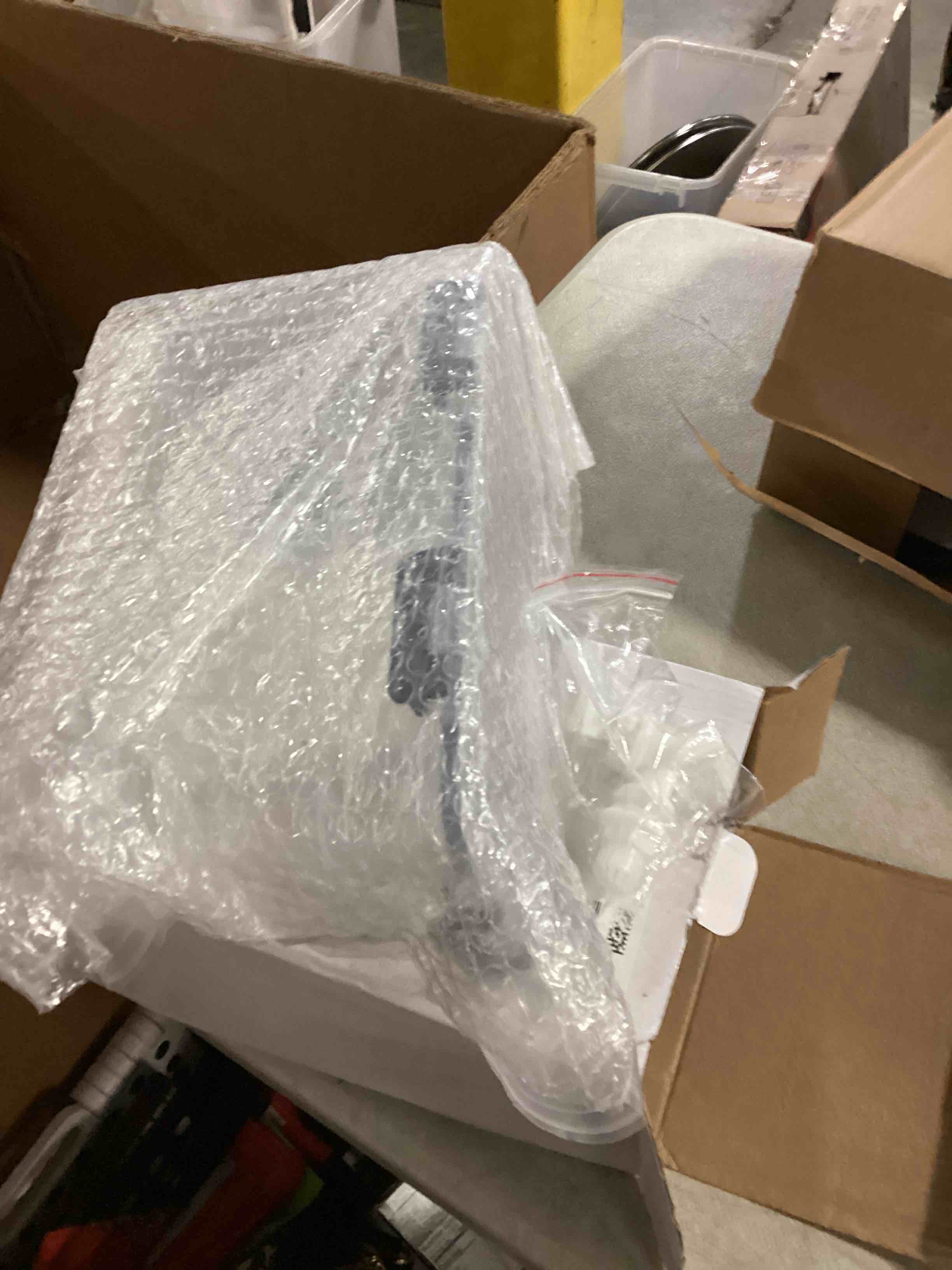 https://s3.amazonaws.com/lotting-images-prod/bidfta/YEL6800355_1738169503076.jpeg