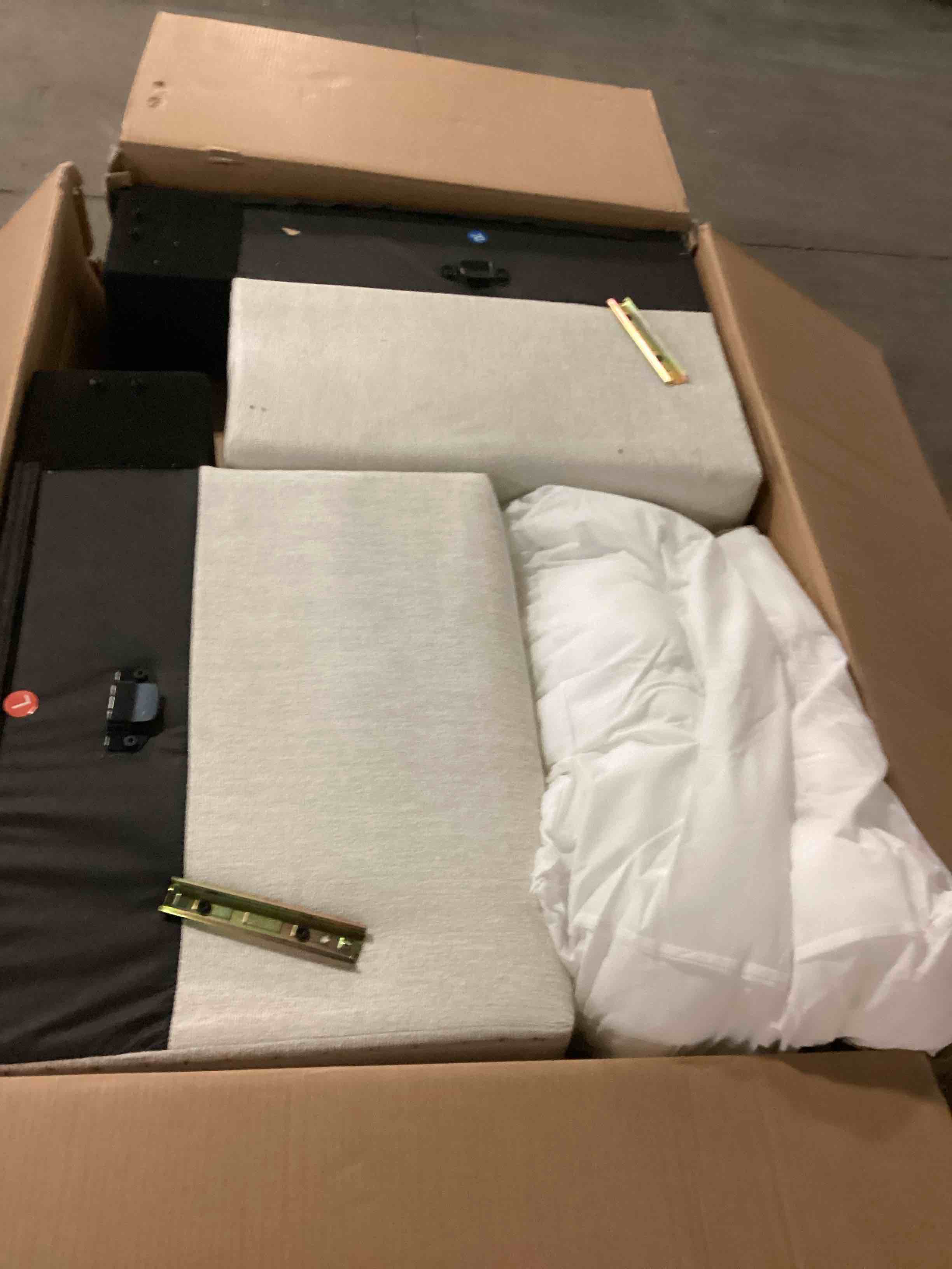 https://s3.amazonaws.com/lotting-images-prod/bidfta/YEL6800481_1738245654048.jpeg