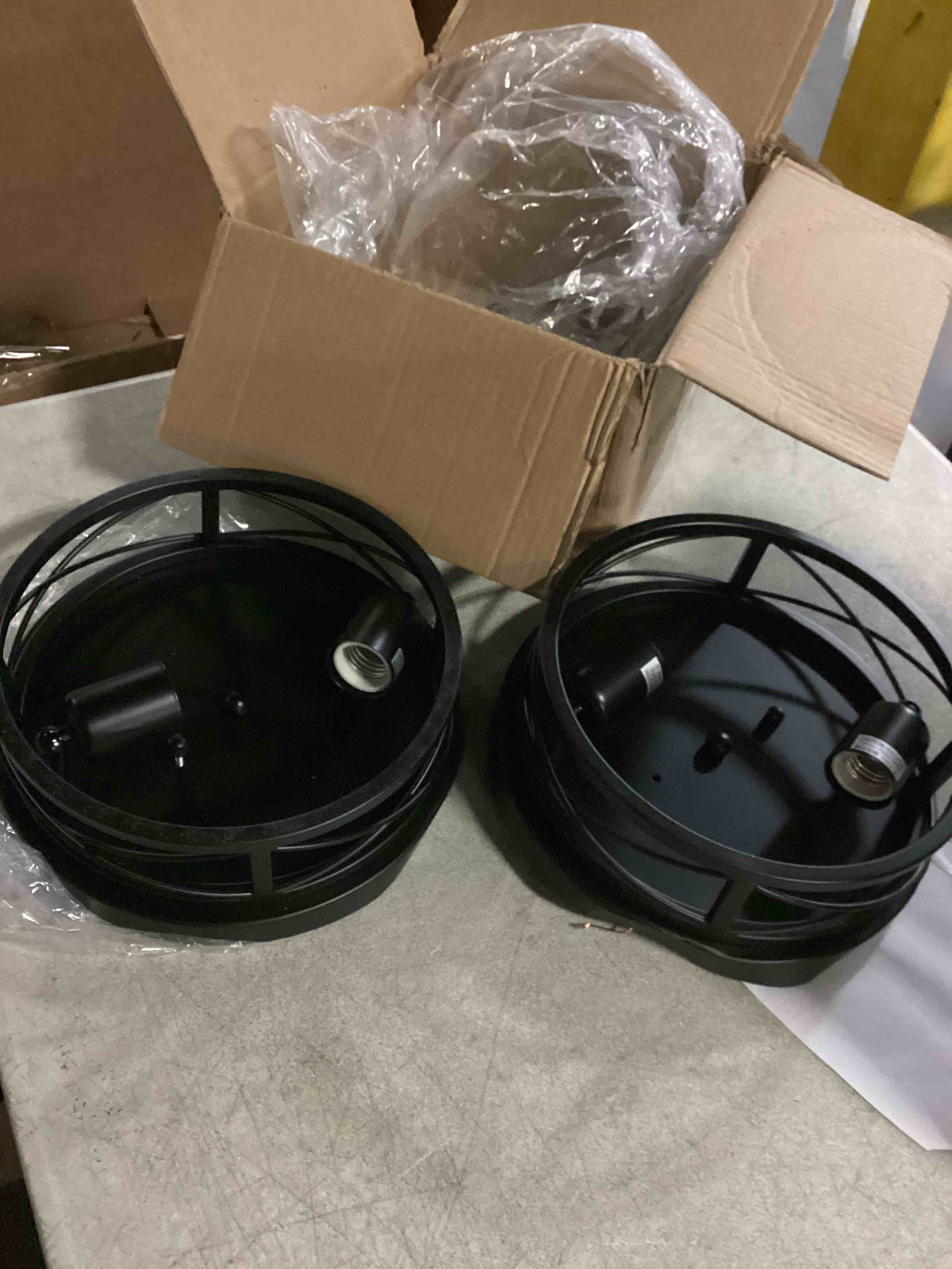 https://s3.amazonaws.com/lotting-images-prod/bidfta/YEL6801383_1738949972458.jpeg
