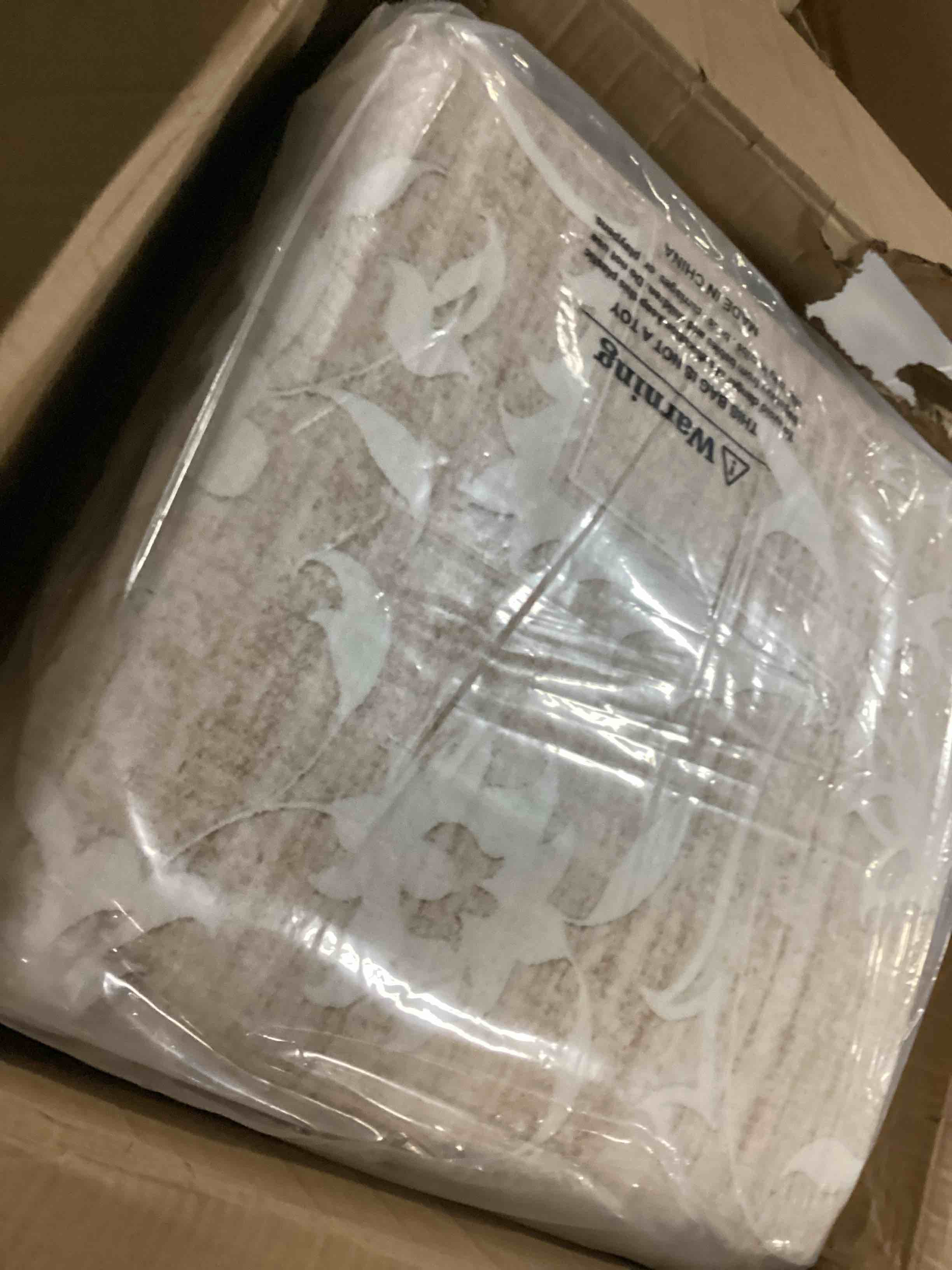 https://s3.amazonaws.com/lotting-images-prod/bidfta/YEL6801608_1735927882138.jpeg
