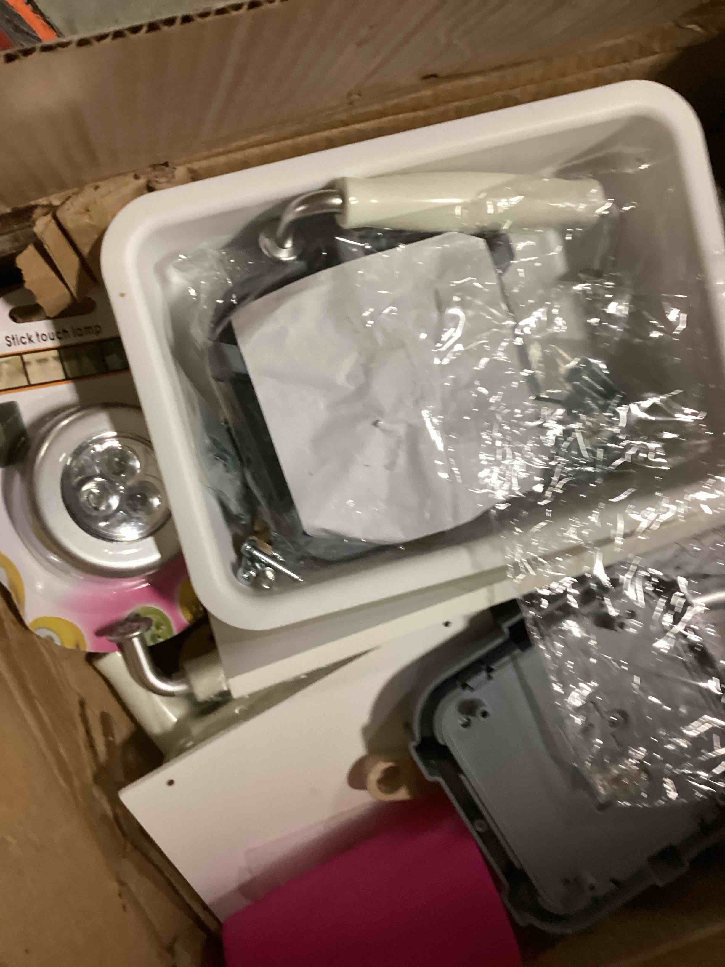 https://s3.amazonaws.com/lotting-images-prod/bidfta/YEL6801654_1736344178186.jpeg