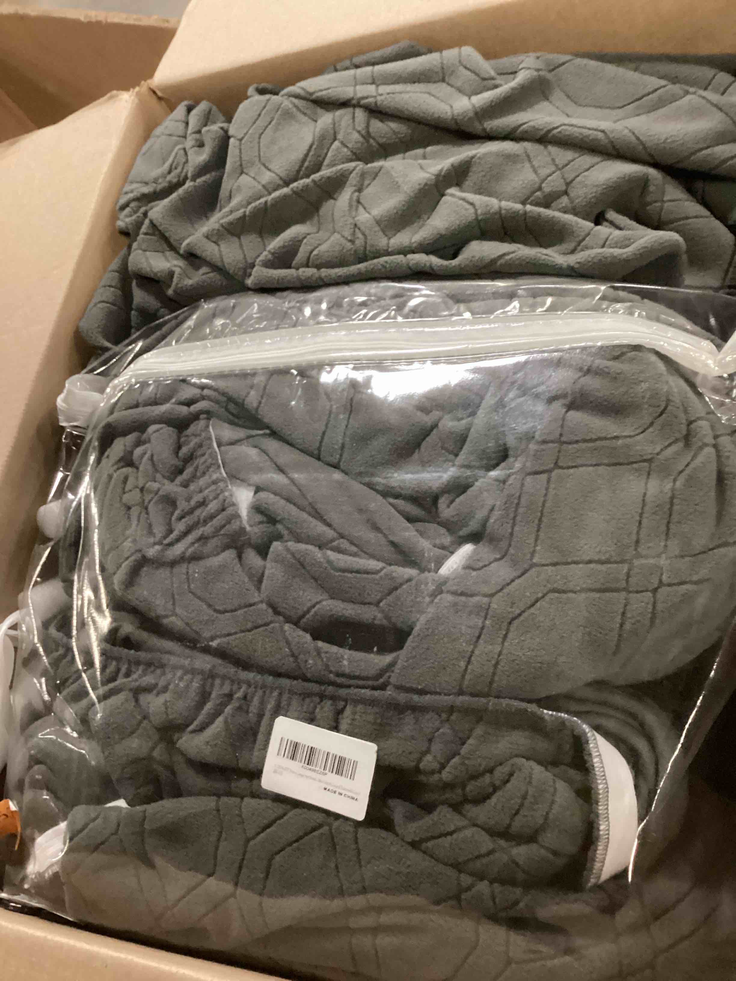 https://s3.amazonaws.com/lotting-images-prod/bidfta/YEL6801847_1736514934714.jpeg
