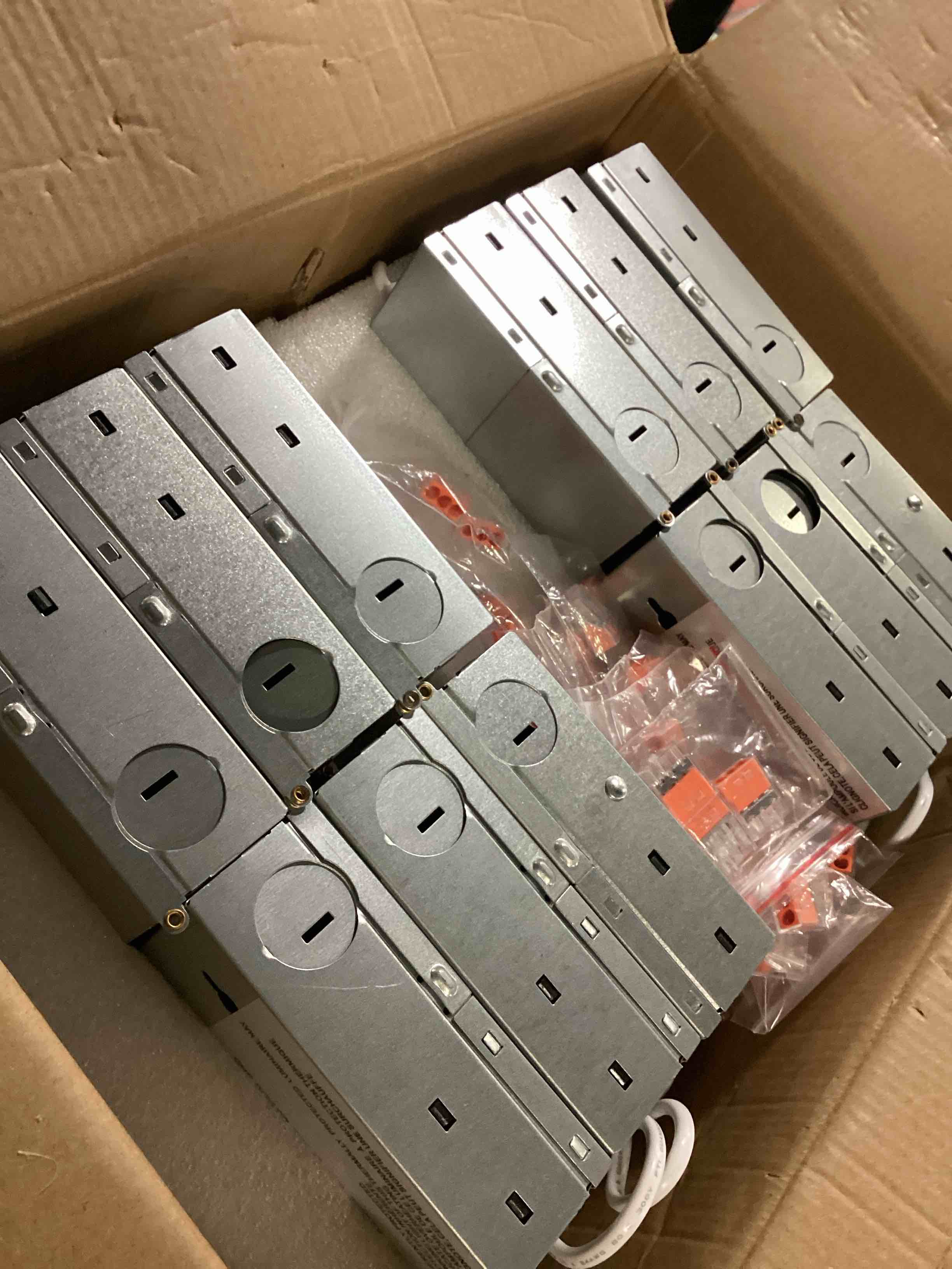 https://s3.amazonaws.com/lotting-images-prod/bidfta/YEL6802095_1736864380297.jpeg