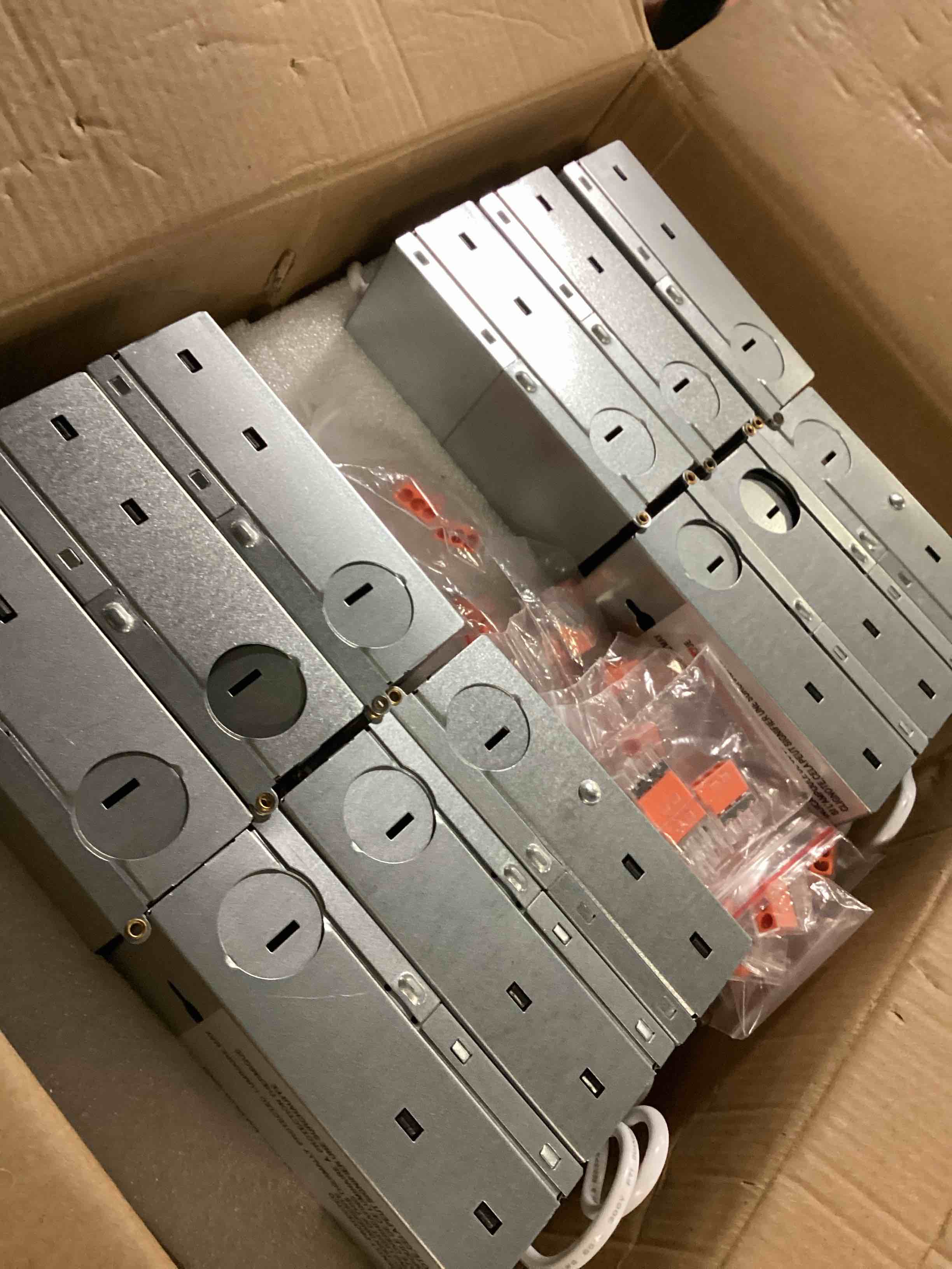 https://s3.amazonaws.com/lotting-images-prod/bidfta/YEL6802095_1736864381161.jpeg