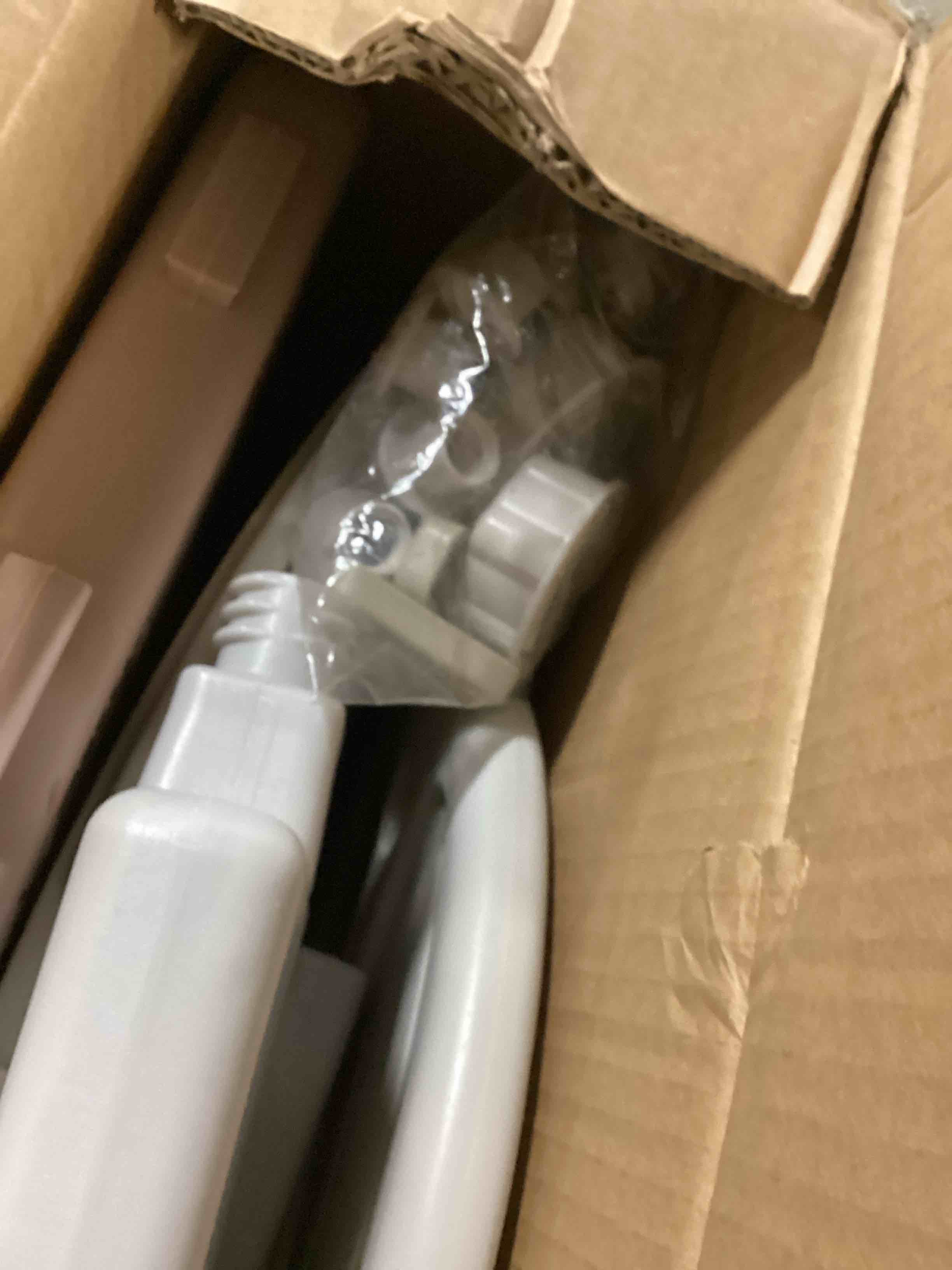 https://s3.amazonaws.com/lotting-images-prod/bidfta/YEL6802096_1736864544367.jpeg