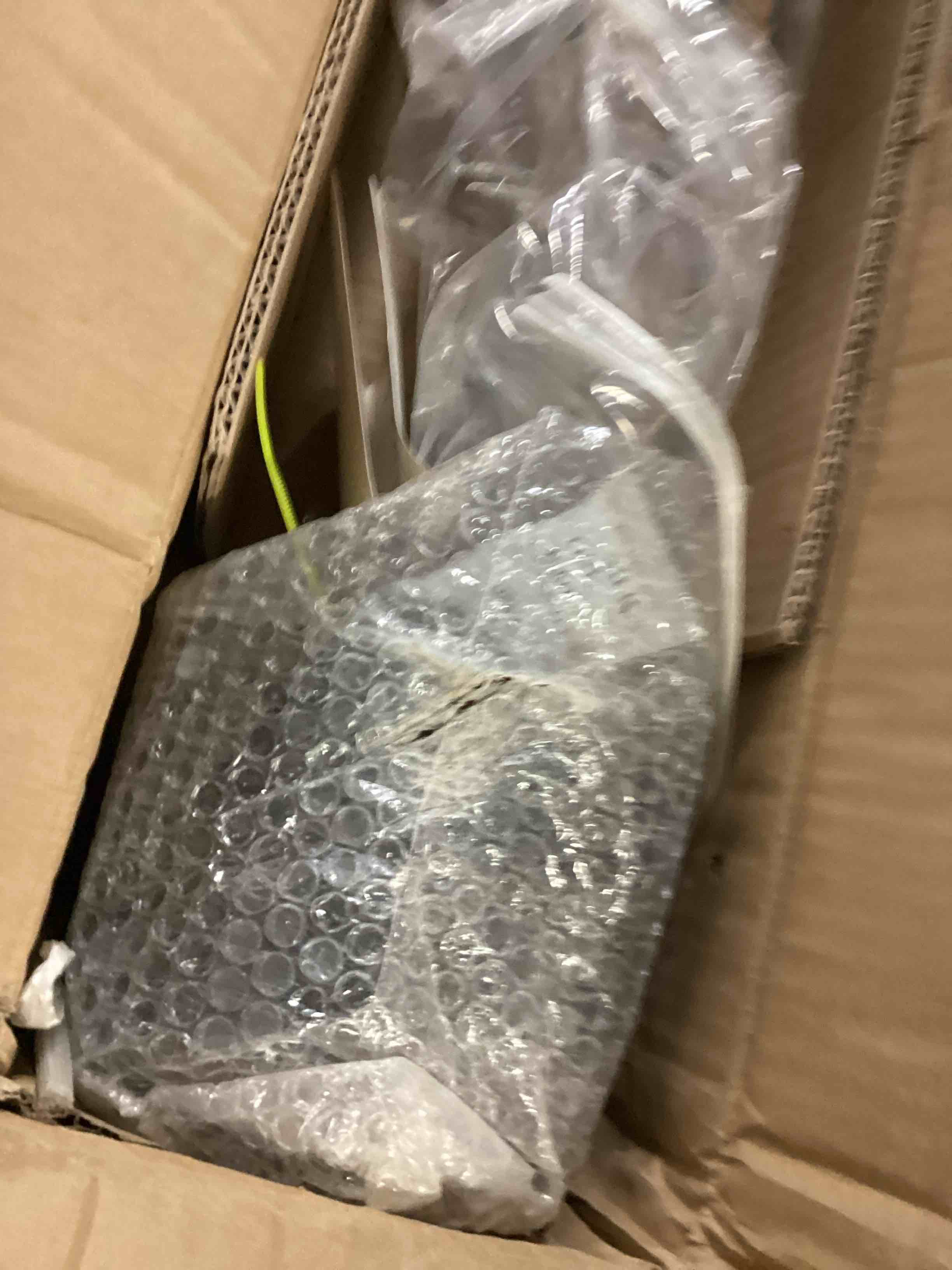 https://s3.amazonaws.com/lotting-images-prod/bidfta/YEL6802149_1736876835508.jpeg