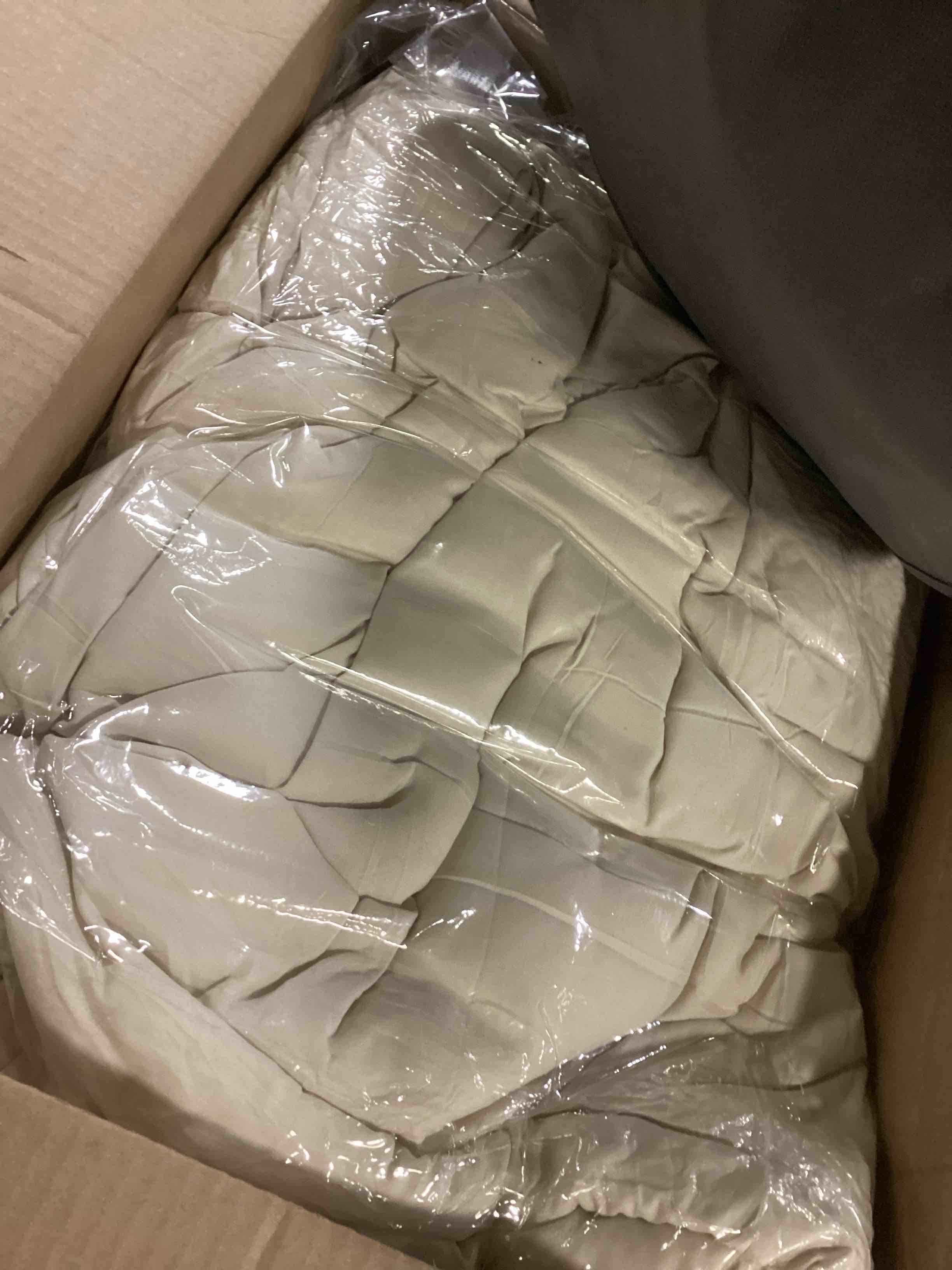 https://s3.amazonaws.com/lotting-images-prod/bidfta/YEL6802765_1737397149130.jpeg