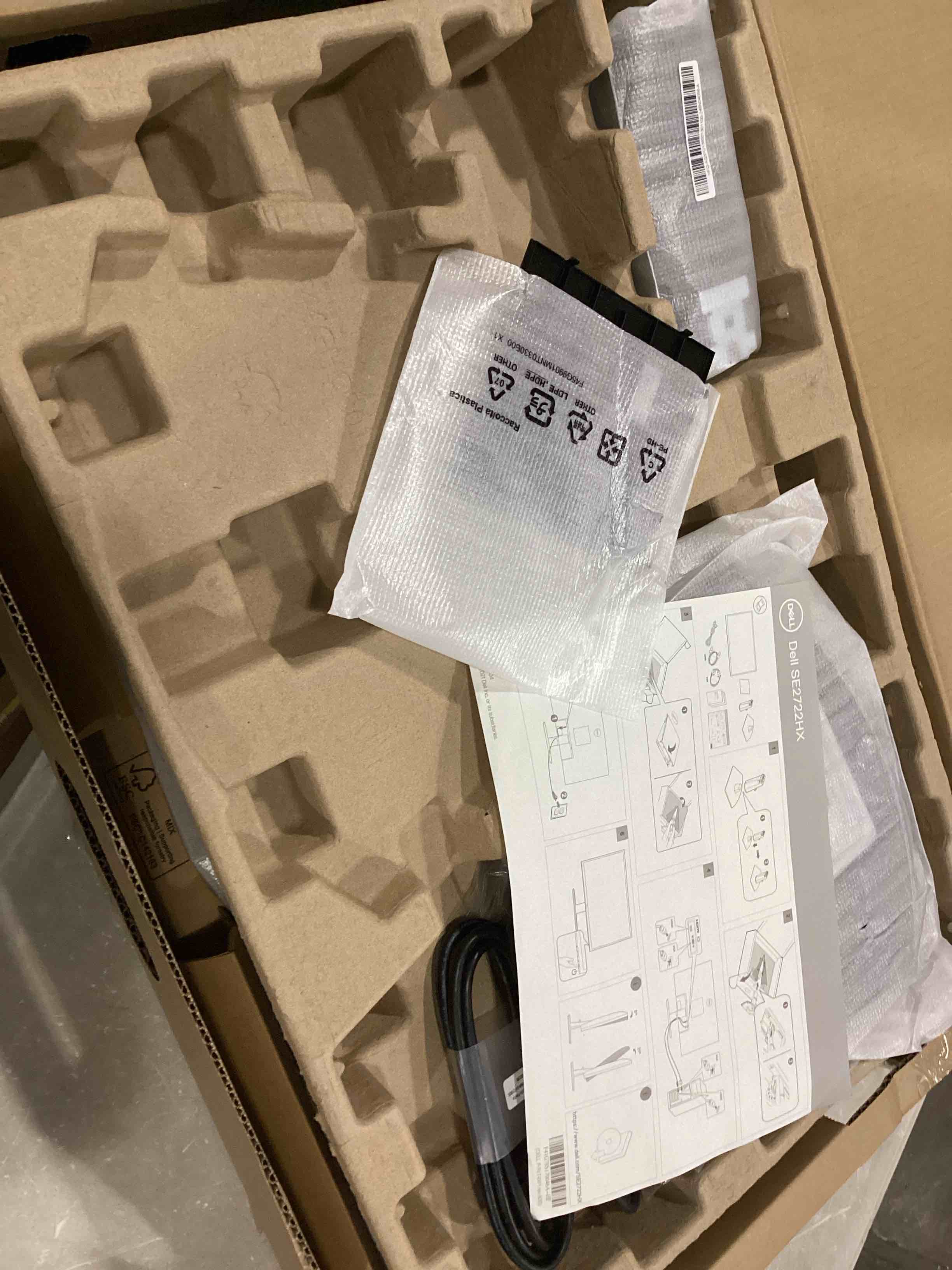 https://s3.amazonaws.com/lotting-images-prod/bidfta/YEL6803517_1736786687811.jpeg