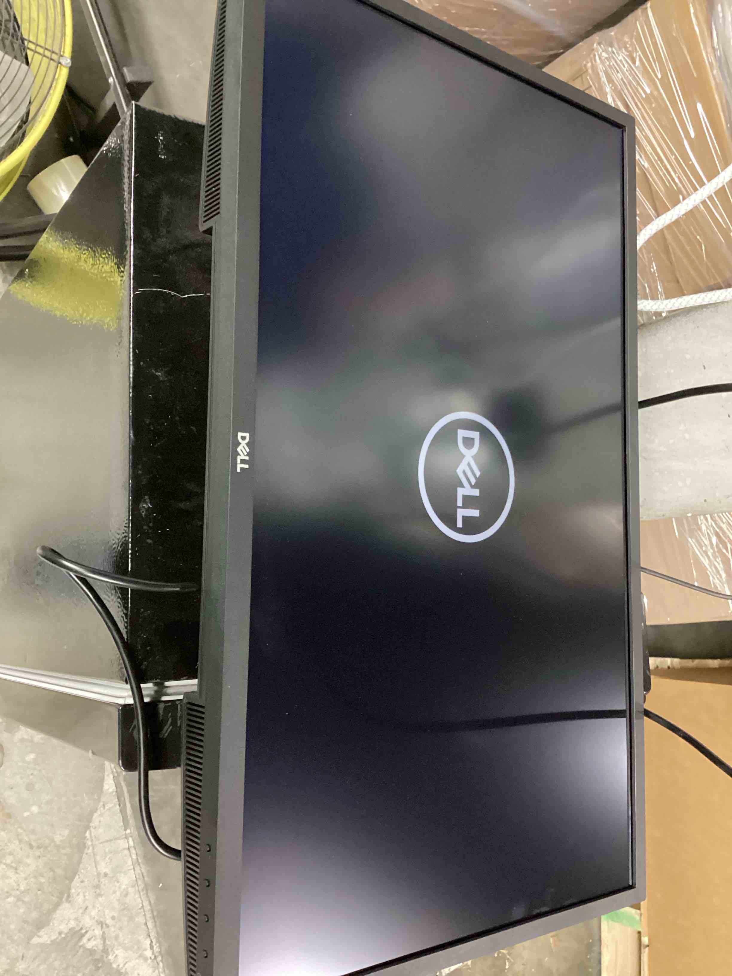 https://s3.amazonaws.com/lotting-images-prod/bidfta/YEL6803517_1736786825680.jpeg