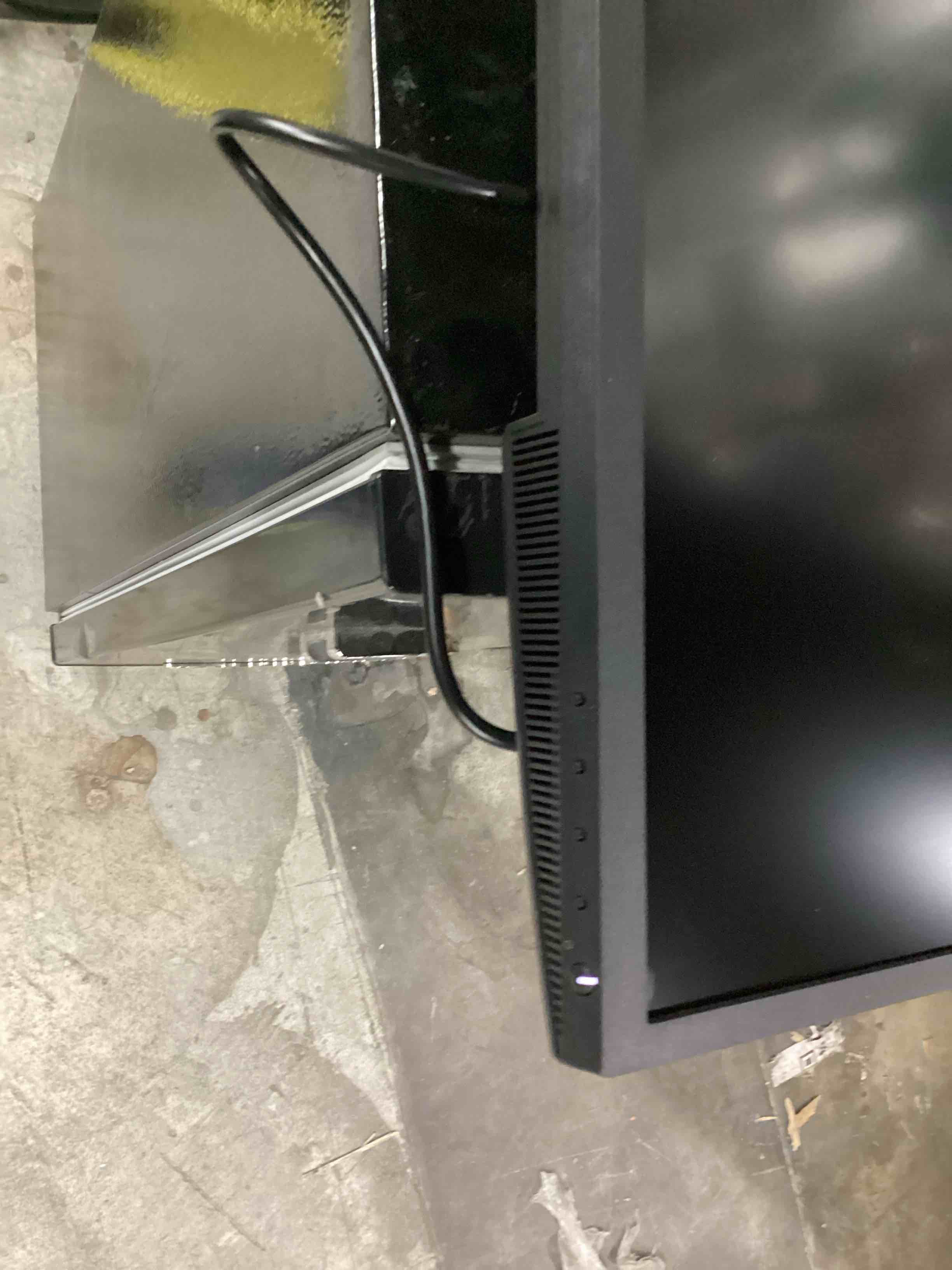 https://s3.amazonaws.com/lotting-images-prod/bidfta/YEL6803517_1736786828561.jpeg