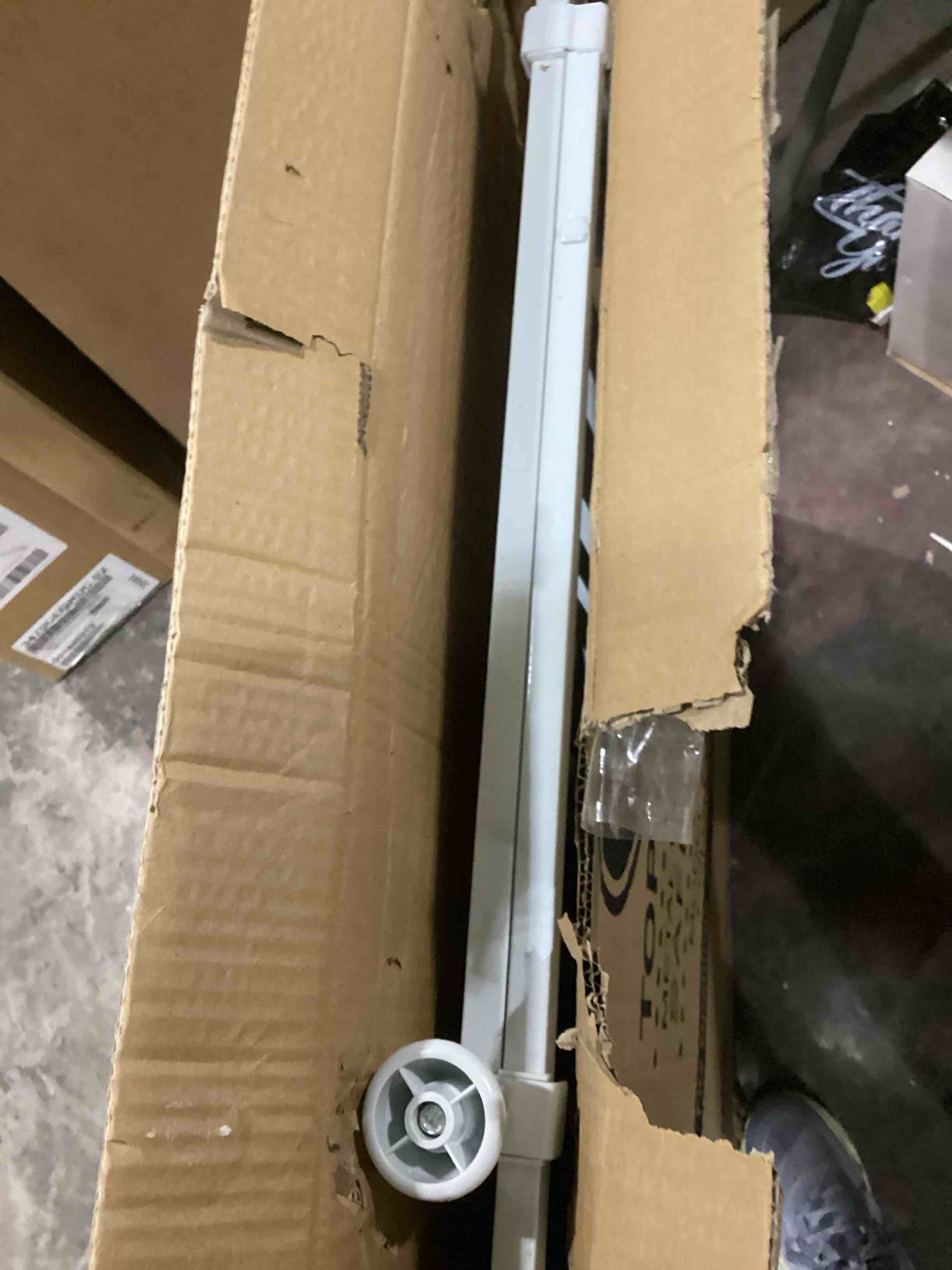 https://s3.amazonaws.com/lotting-images-prod/bidfta/YEL6803585_1736859634464.jpeg