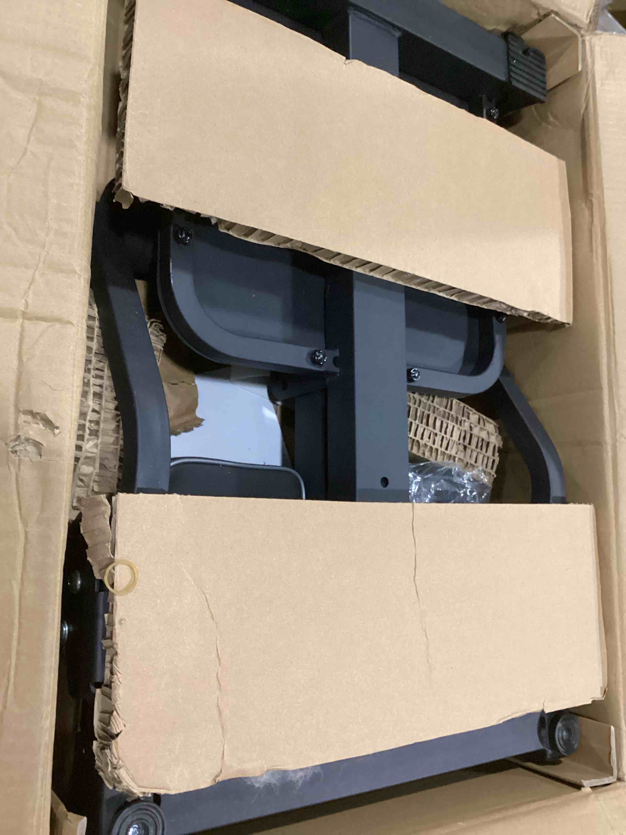 https://s3.amazonaws.com/lotting-images-prod/bidfta/YEL6803711_1736884300315.jpeg