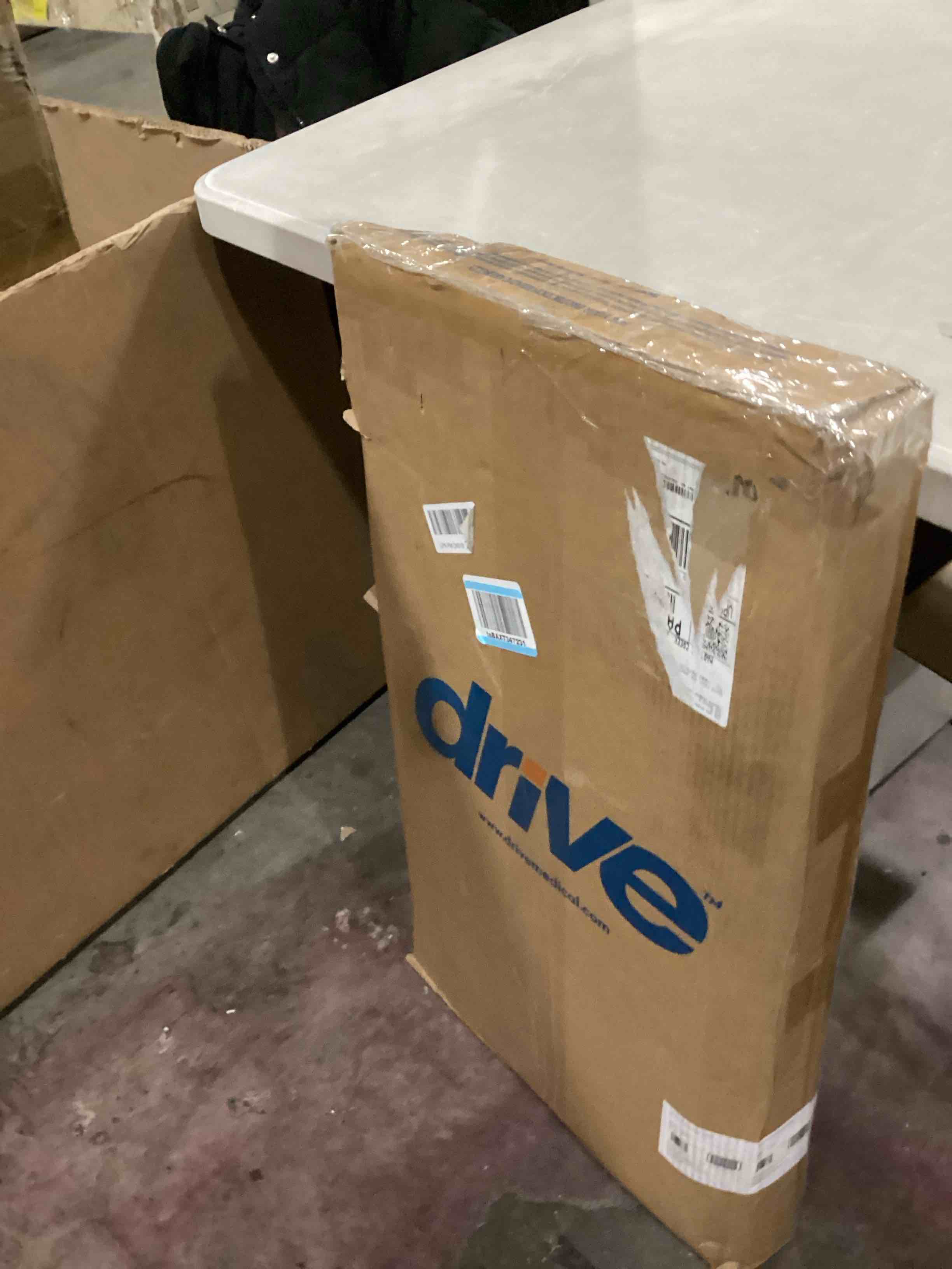 https://s3.amazonaws.com/lotting-images-prod/bidfta/YEL6804364_1738774153332.jpeg