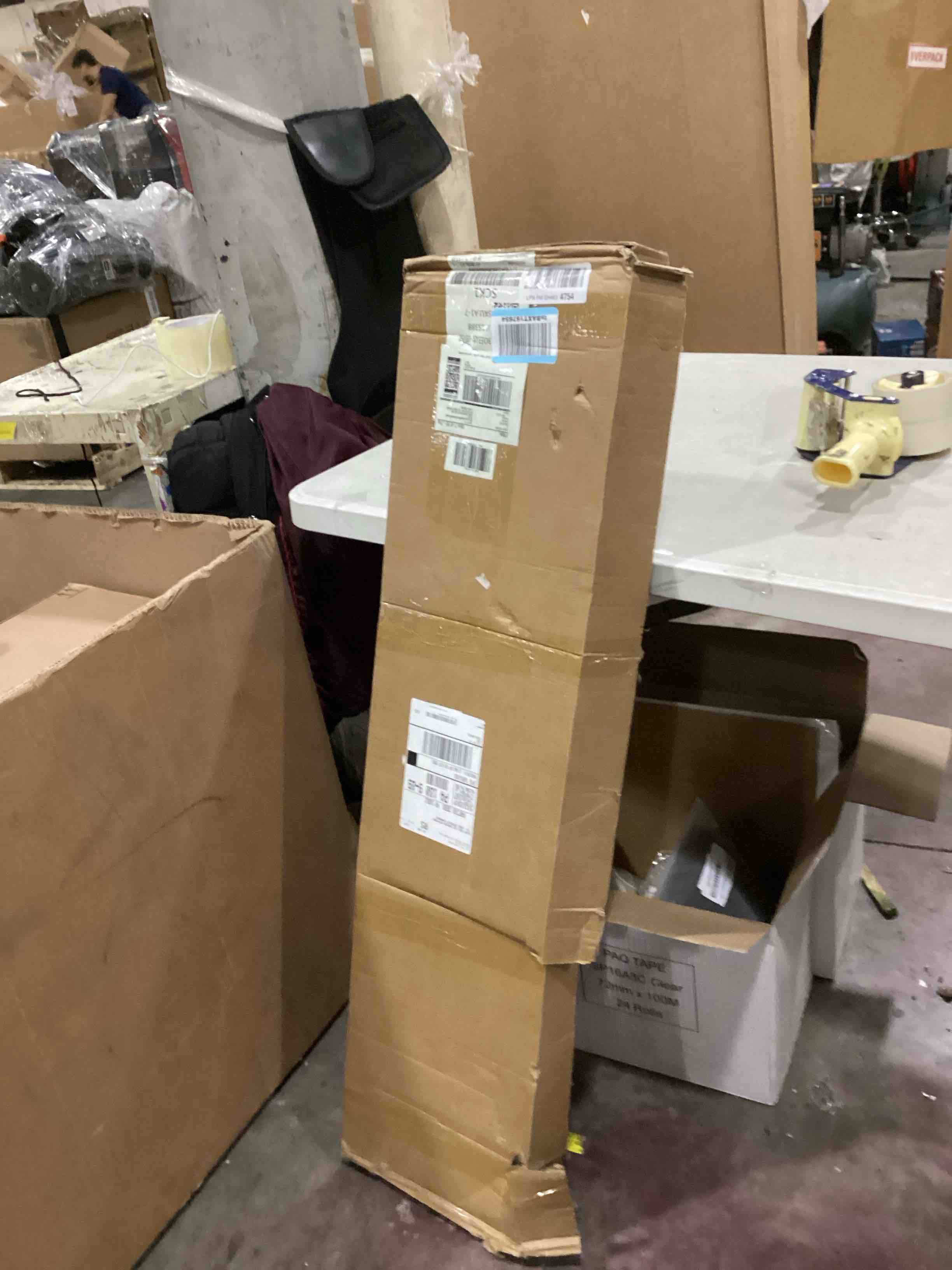https://s3.amazonaws.com/lotting-images-prod/bidfta/YEL6804390_1738784774519.jpeg