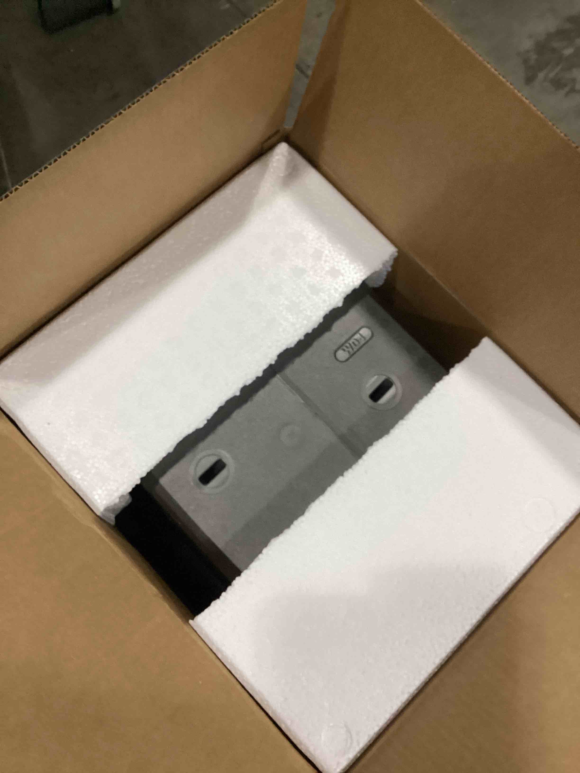 https://s3.amazonaws.com/lotting-images-prod/bidfta/YEL6804464_1738069811865.jpeg
