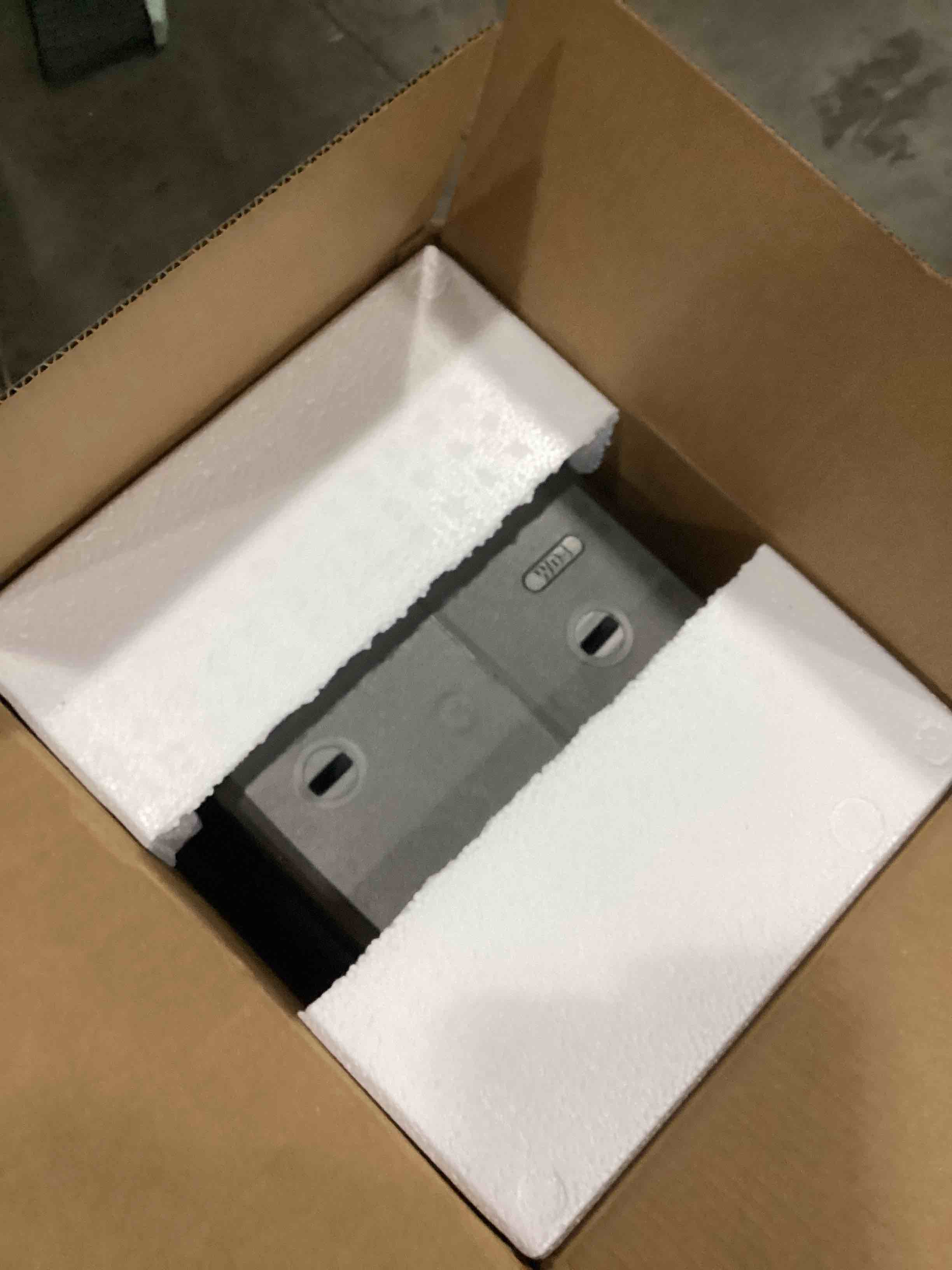 https://s3.amazonaws.com/lotting-images-prod/bidfta/YEL6804464_1738069812538.jpeg