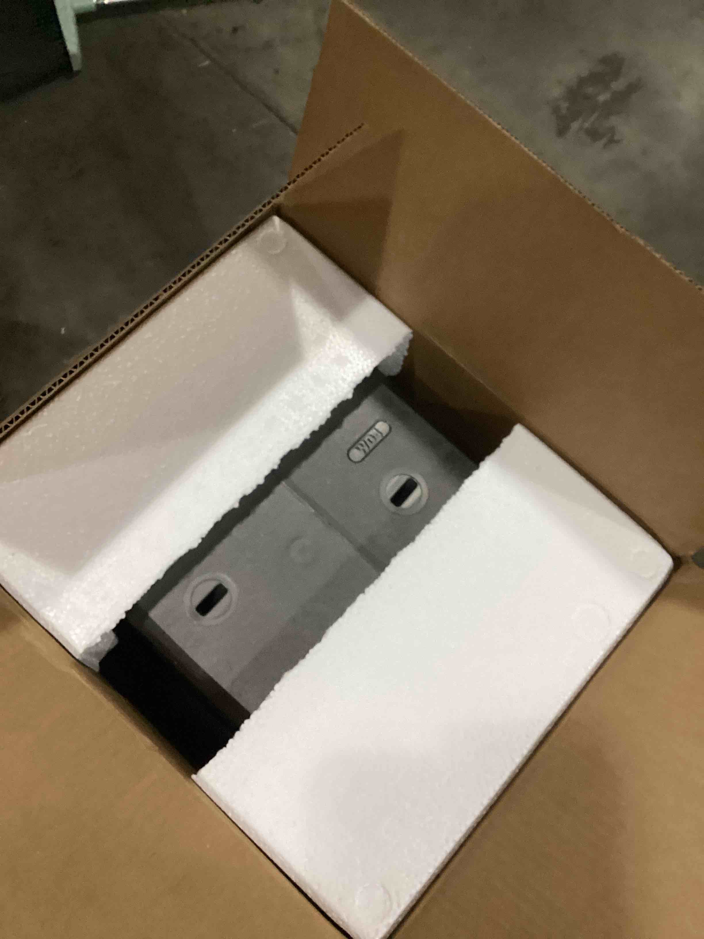https://s3.amazonaws.com/lotting-images-prod/bidfta/YEL6804464_1738069814019.jpeg