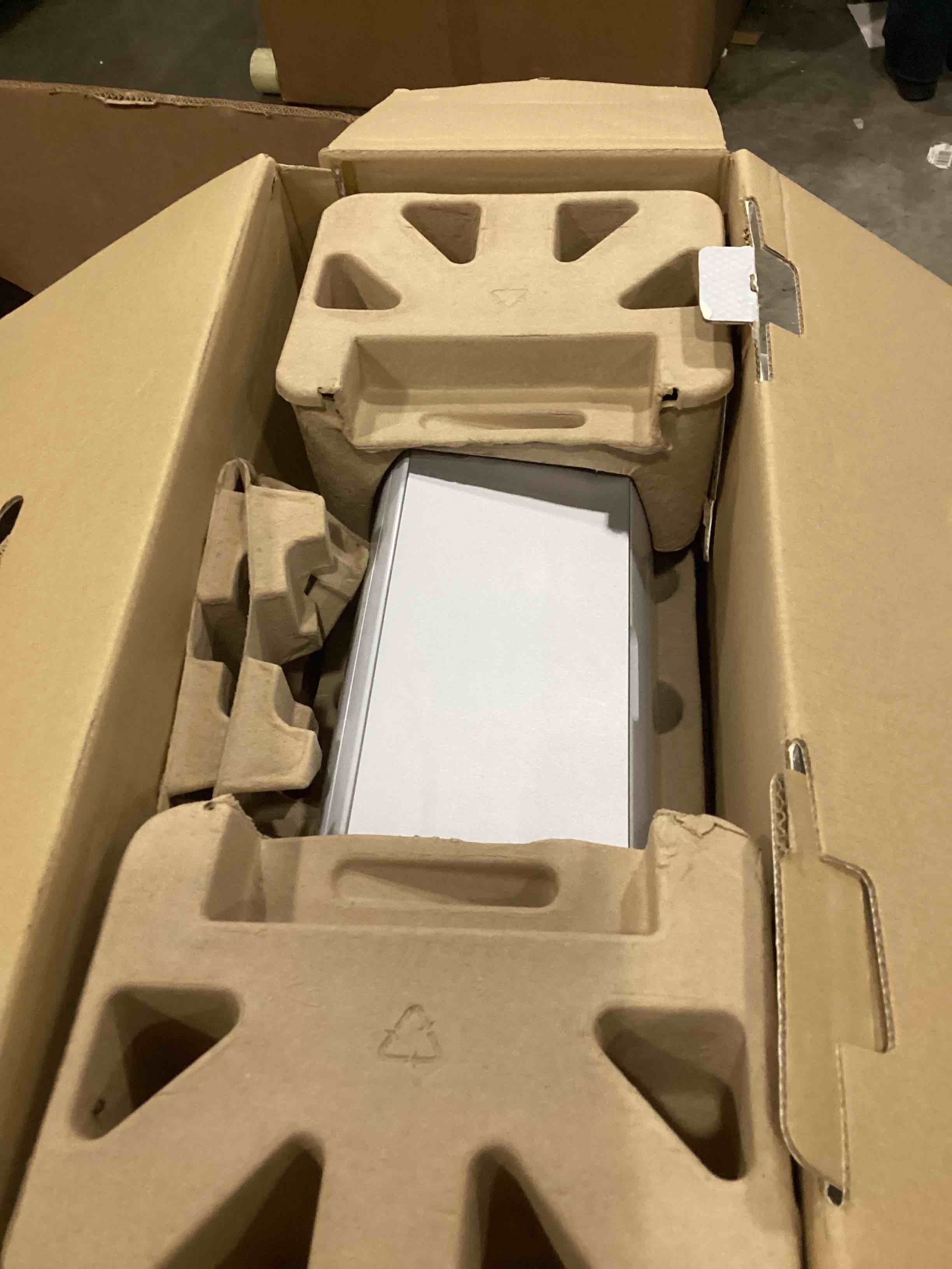 https://s3.amazonaws.com/lotting-images-prod/bidfta/YEL6804578_1738088734328.jpeg